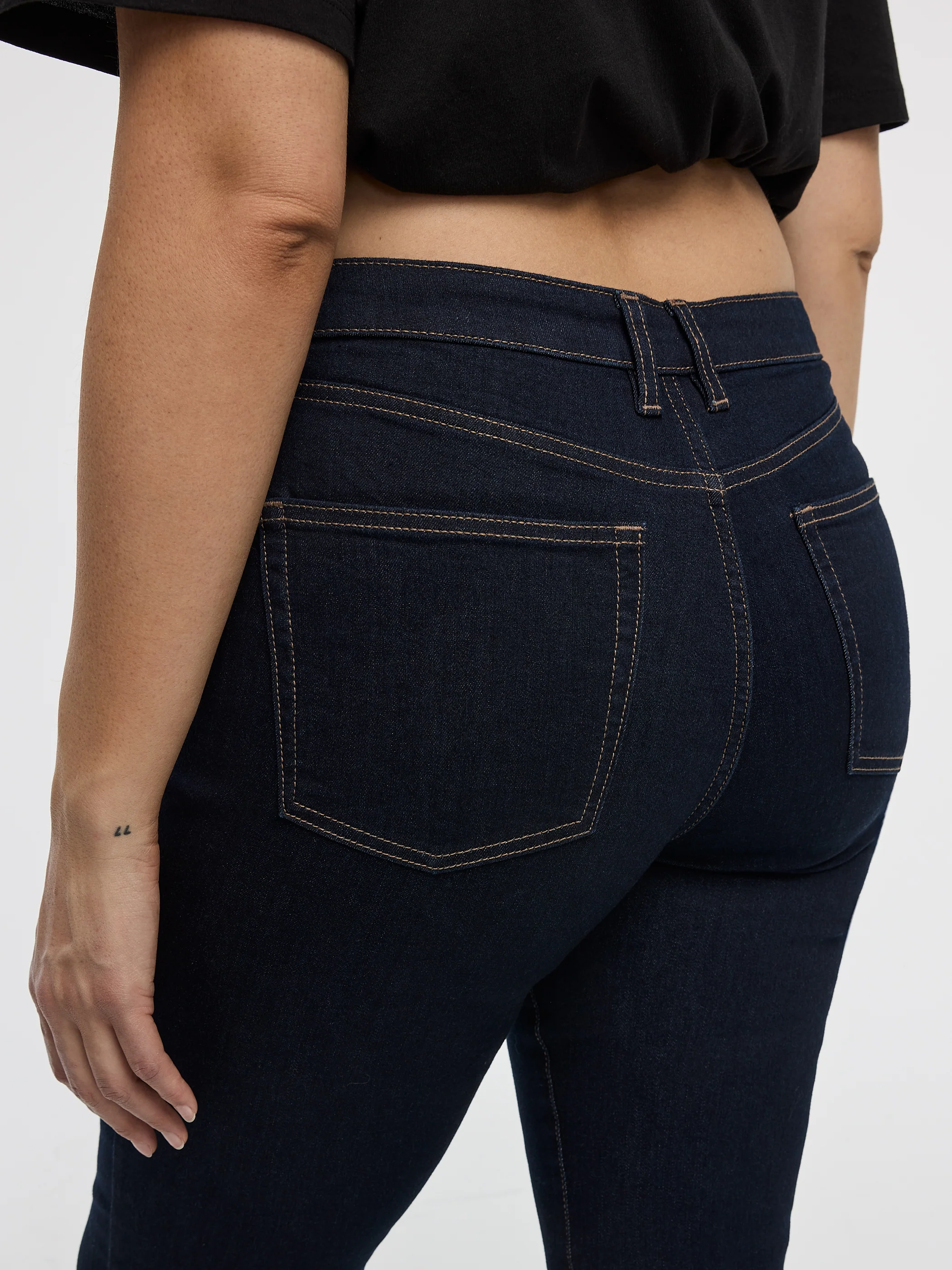 Boot-Leg Mid-Rise Jean - Curvy Fit - Image 4