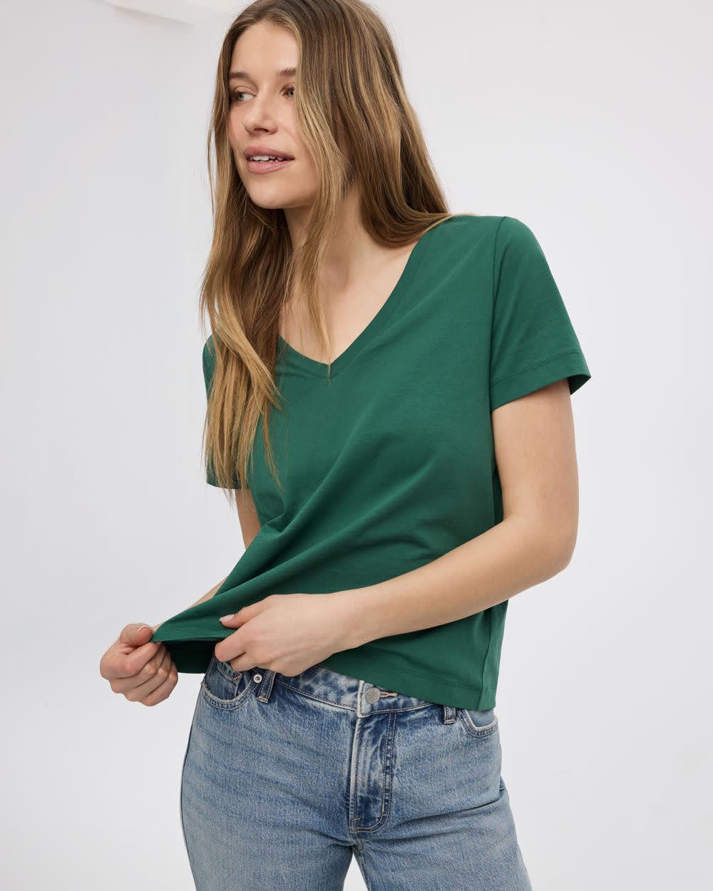 Boyfriend V-Neck T-Shirt - R Essentials - Image 11