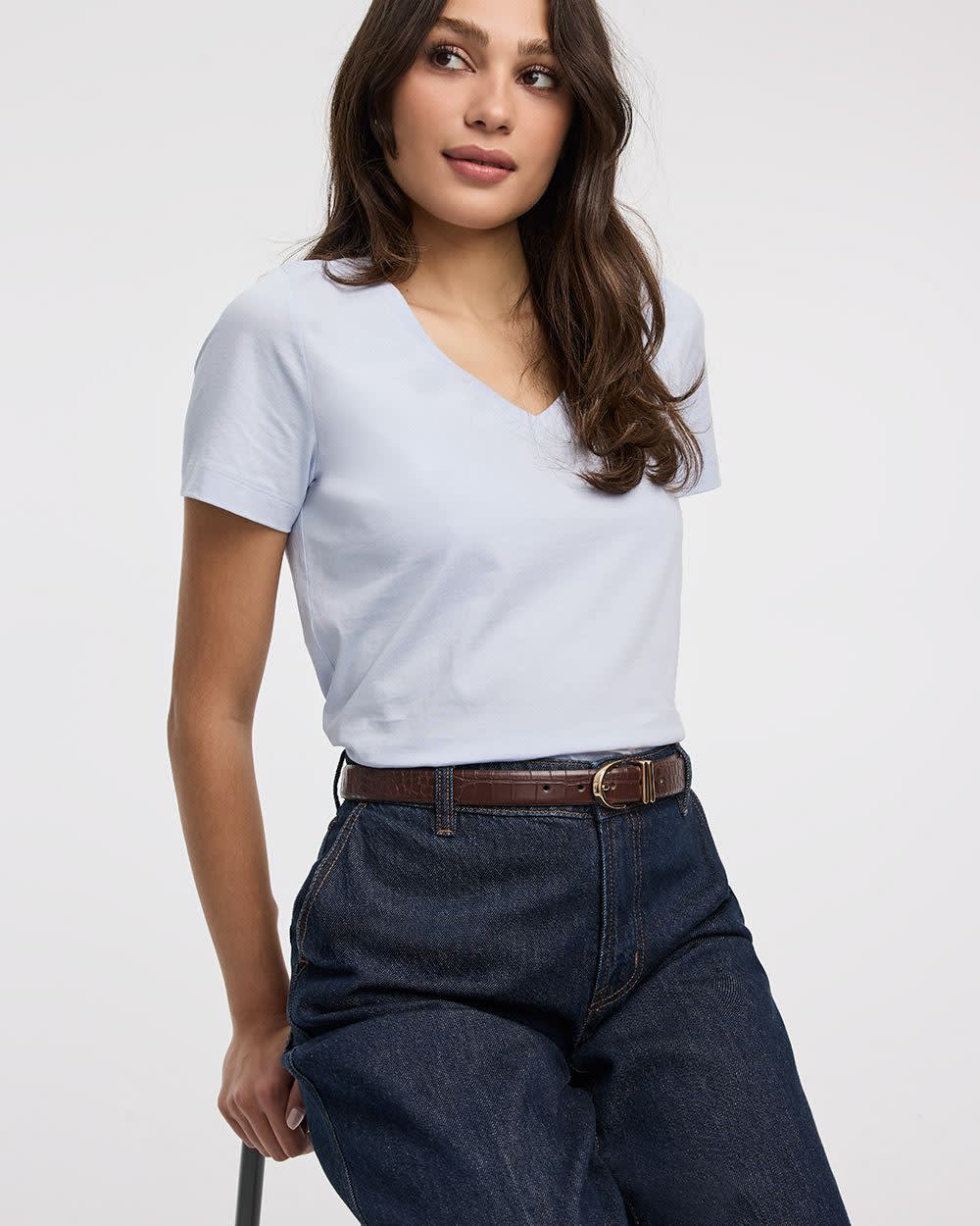 Boyfriend V-Neck T-Shirt - R Essentials - Image 15