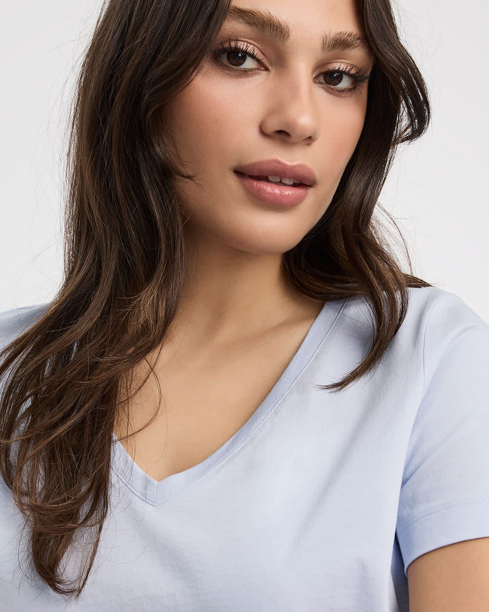 Boyfriend V-Neck T-Shirt - R Essentials - Image 16