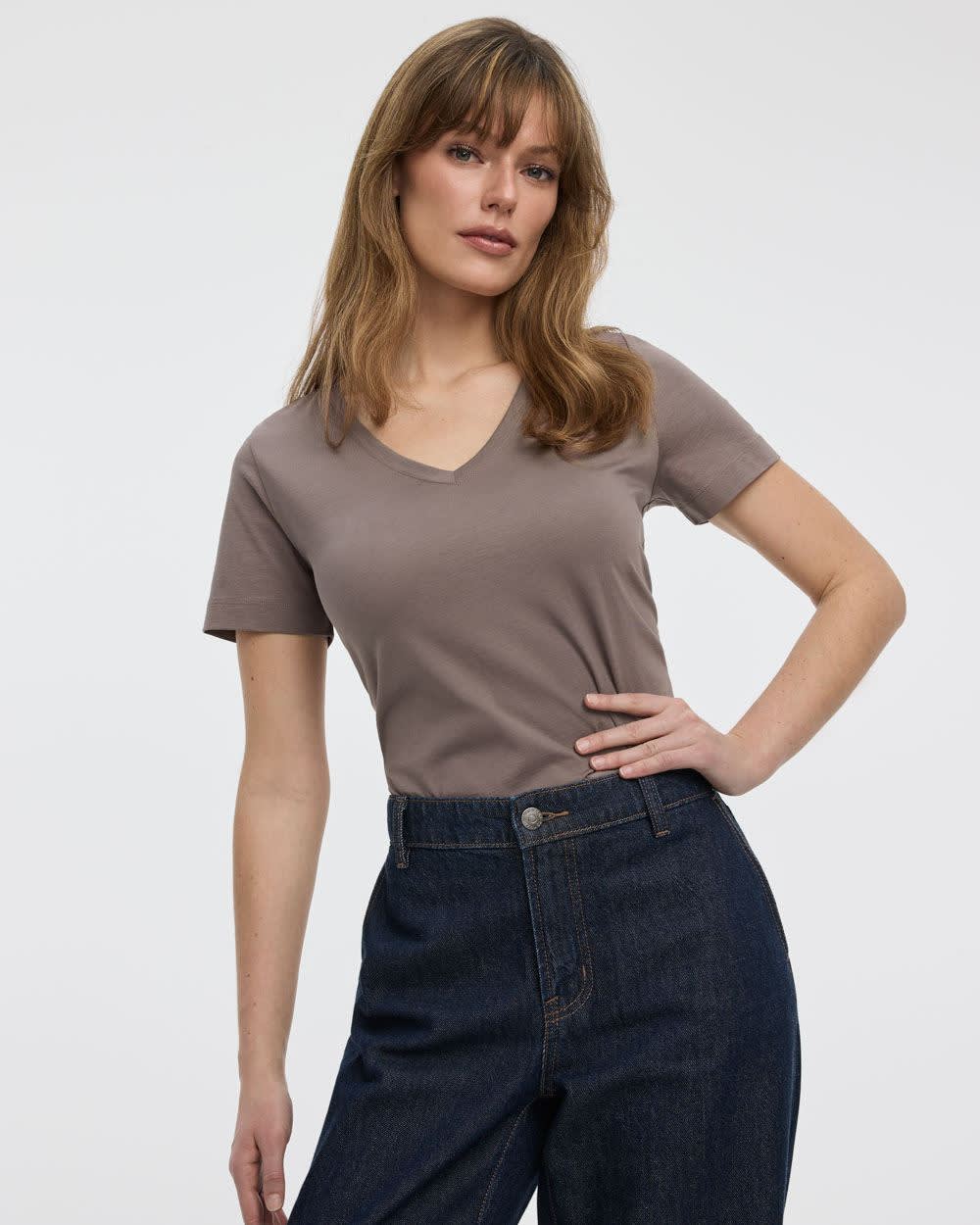 Boyfriend V-Neck T-Shirt - R Essentials - Image 17