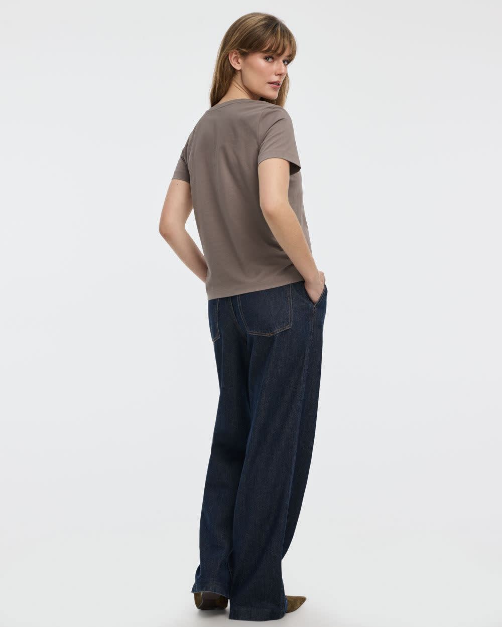Boyfriend V-Neck T-Shirt - R Essentials - Image 18