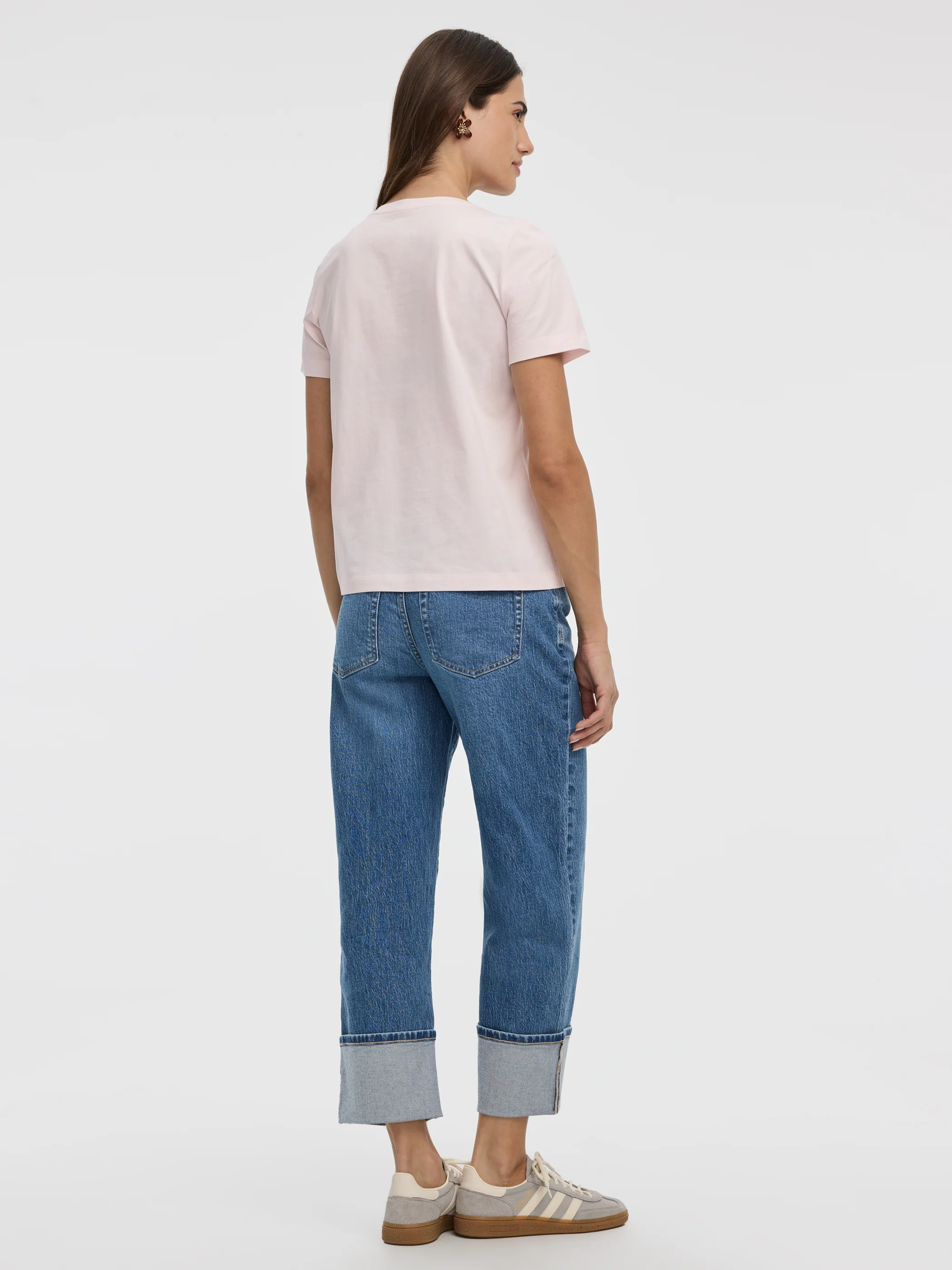 Boyfriend V-Neck T-Shirt - R Essentials - Image 23