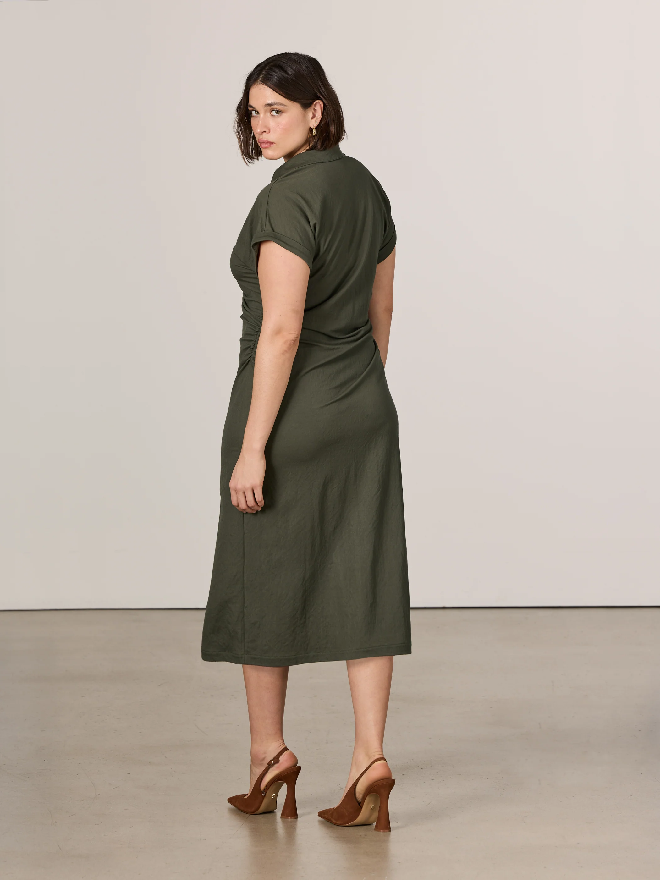 Short-Sleeve Buttoned-Down Bodycon Dress with Shirt Collar - Image 3