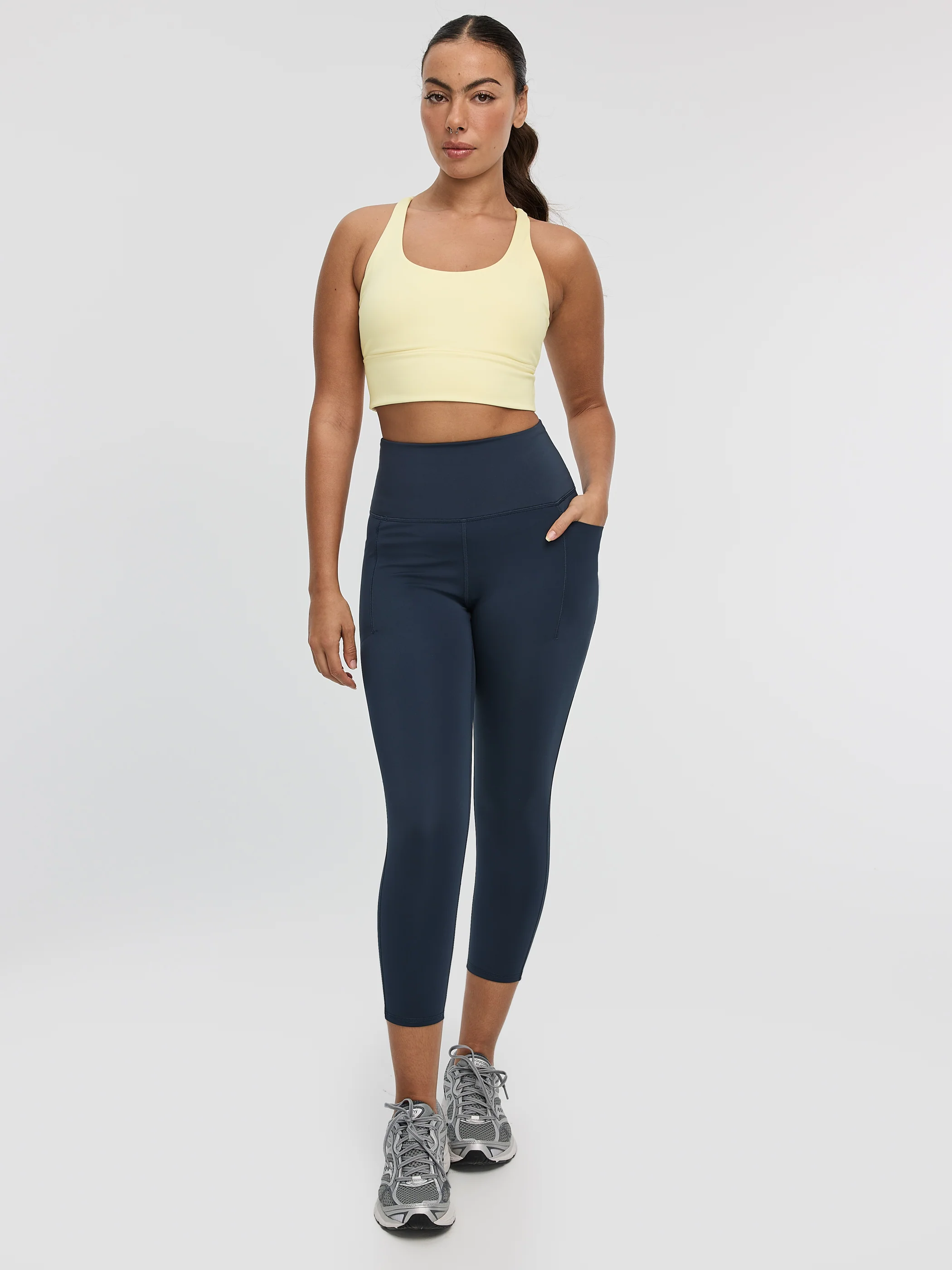Capri Legging with Pockets - PULSE (R) Hyba