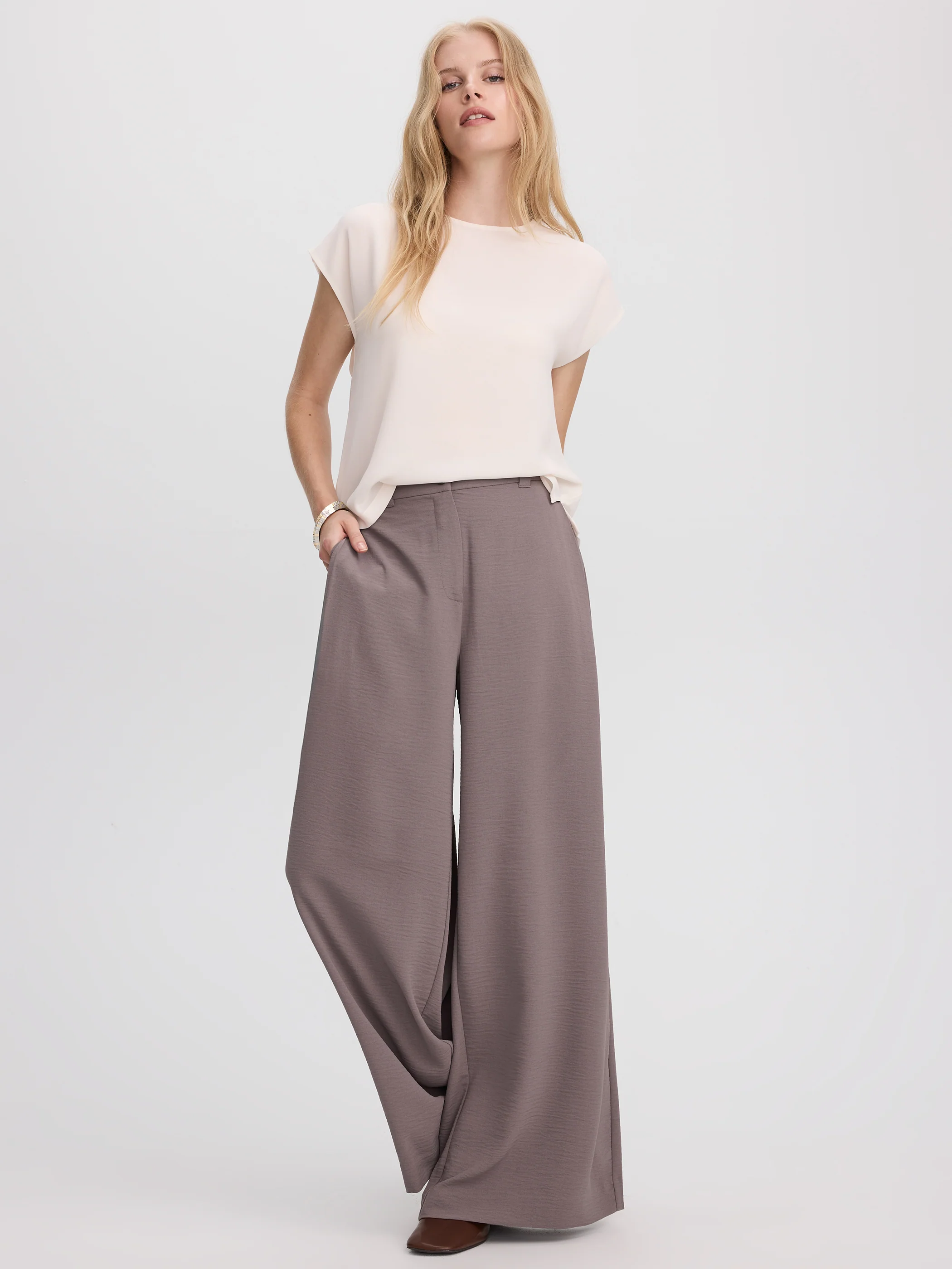 Short-Sleeve Crew-Neck Blouse - Image 4