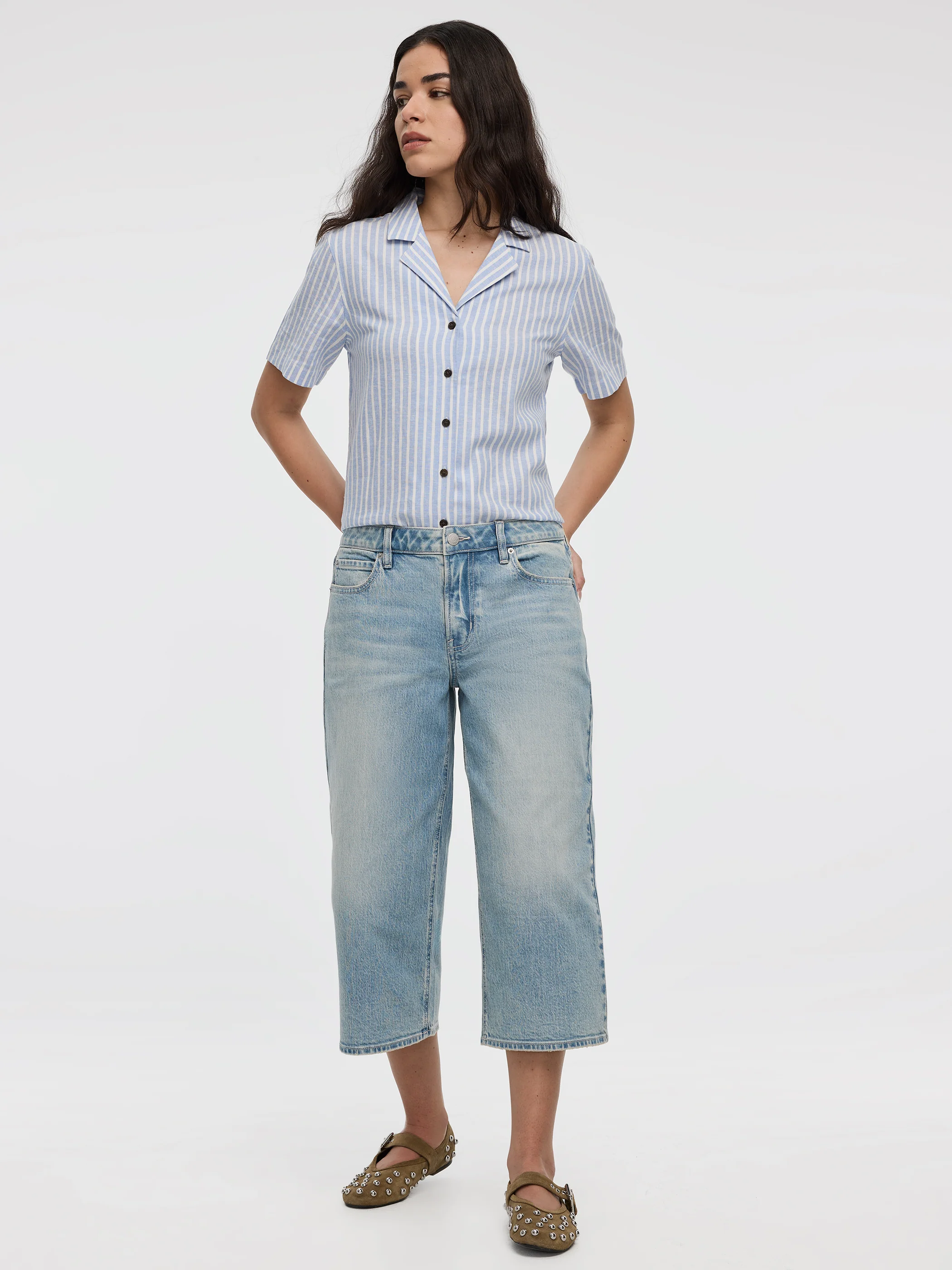 Wide-Leg Mid-Rise Capri Jean
