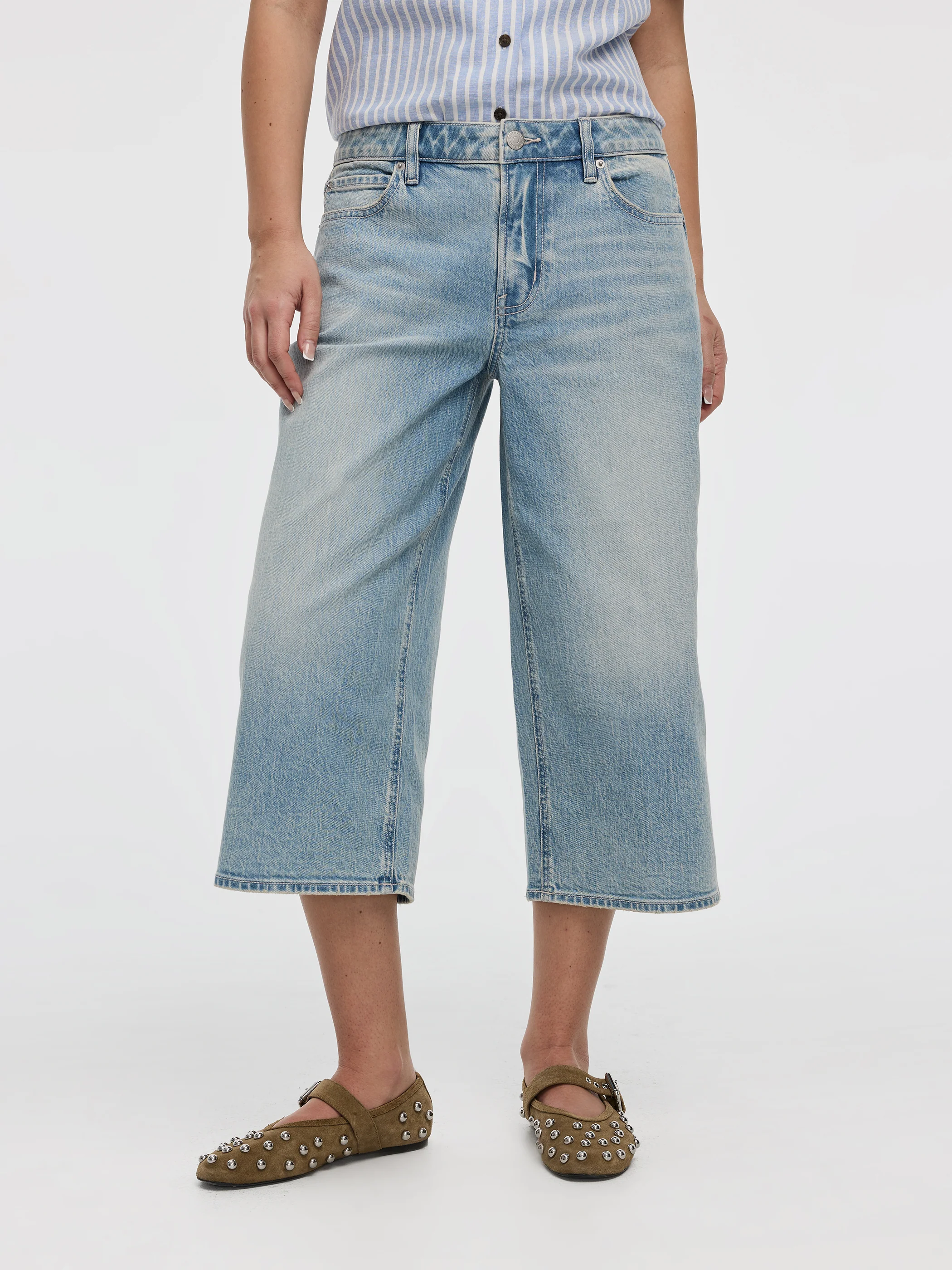 Wide-Leg Mid-Rise Capri Jean - Image 2