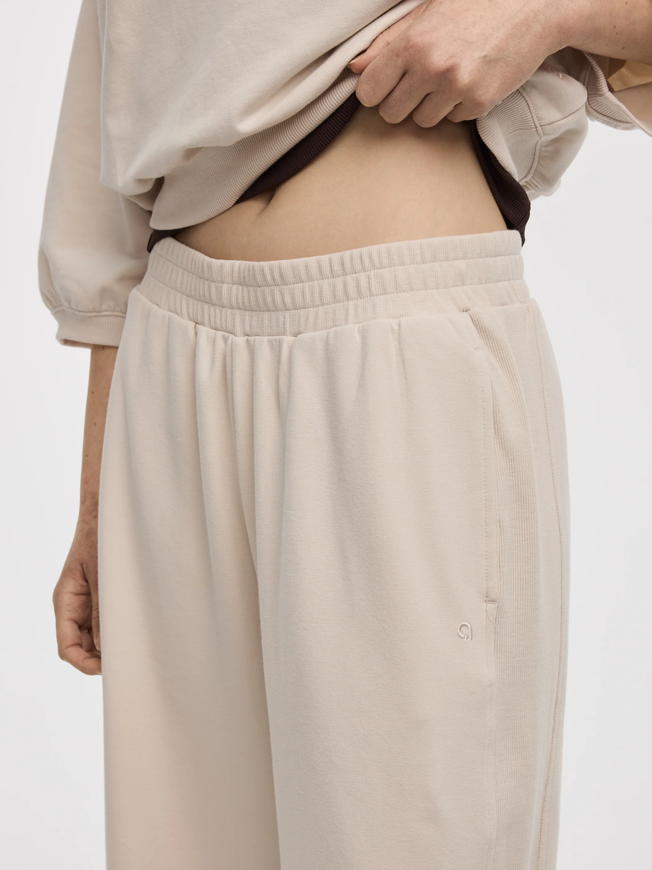 Cropped Flowy Pants - Image 3