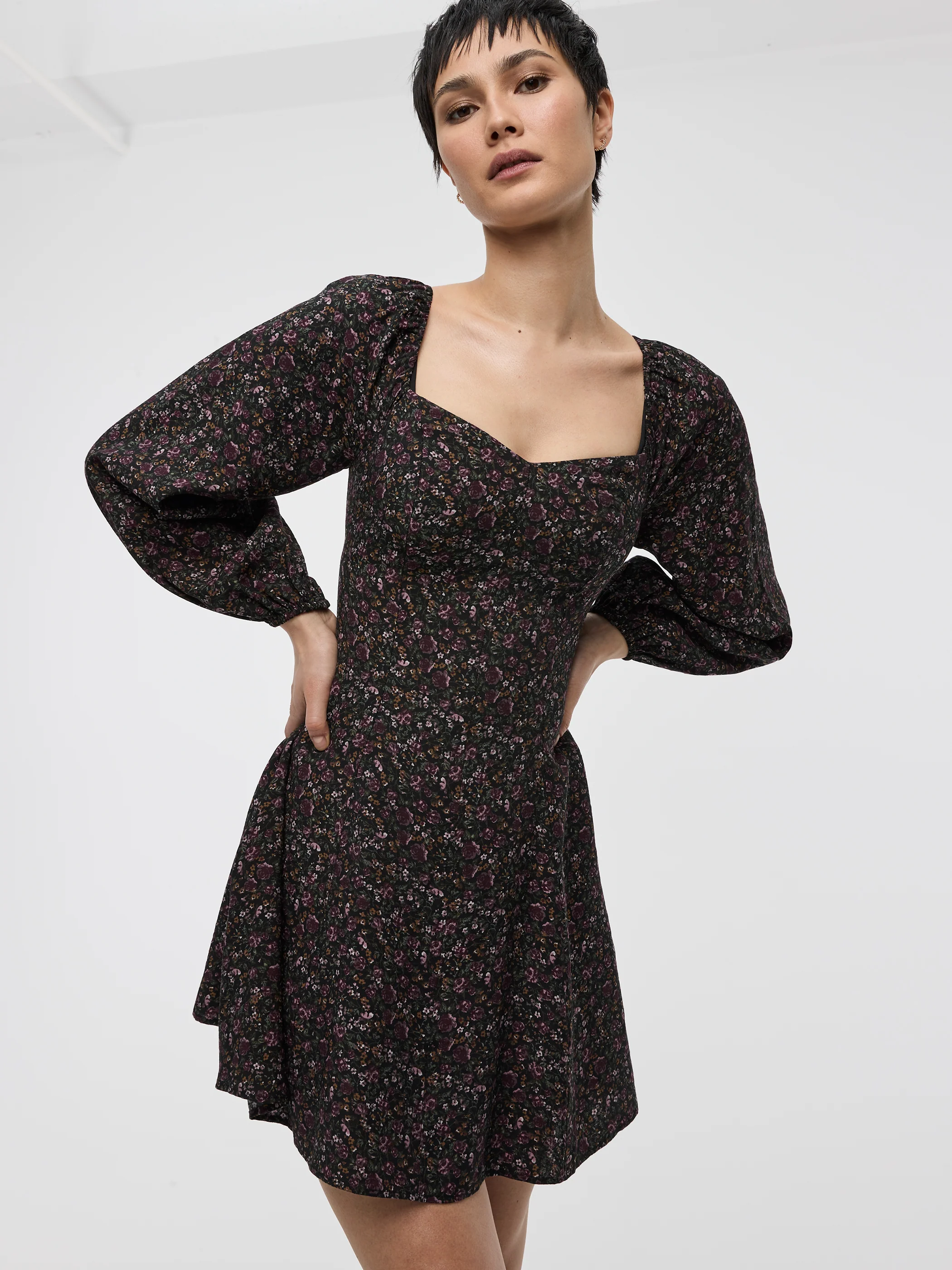 Long-Puffy-Sleeve Bustier Mini Dress with Sweetheart Neckline - Image 4