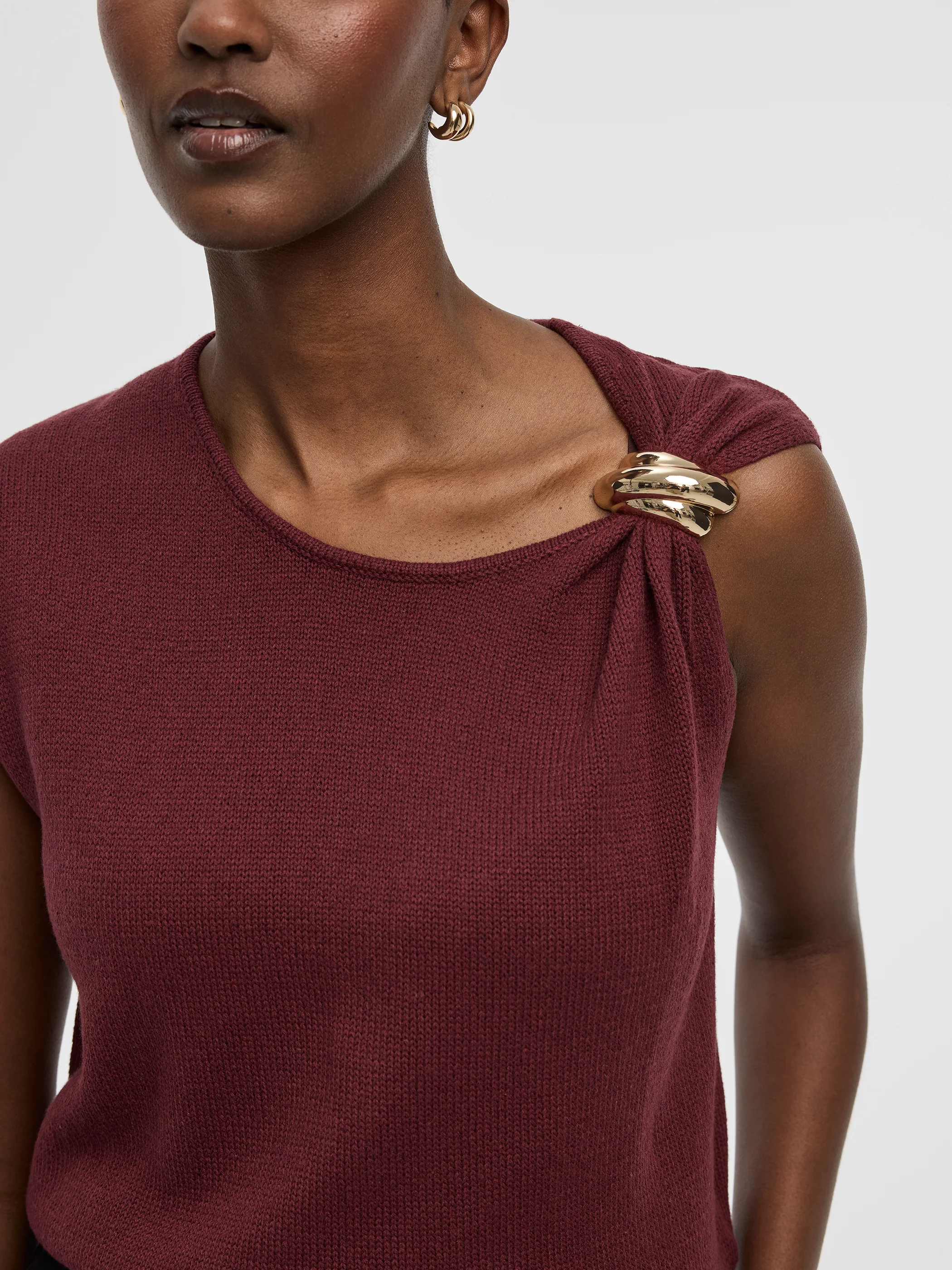 Extended-Sleeve Crew-Neck Sweater with Brooch - Image 2
