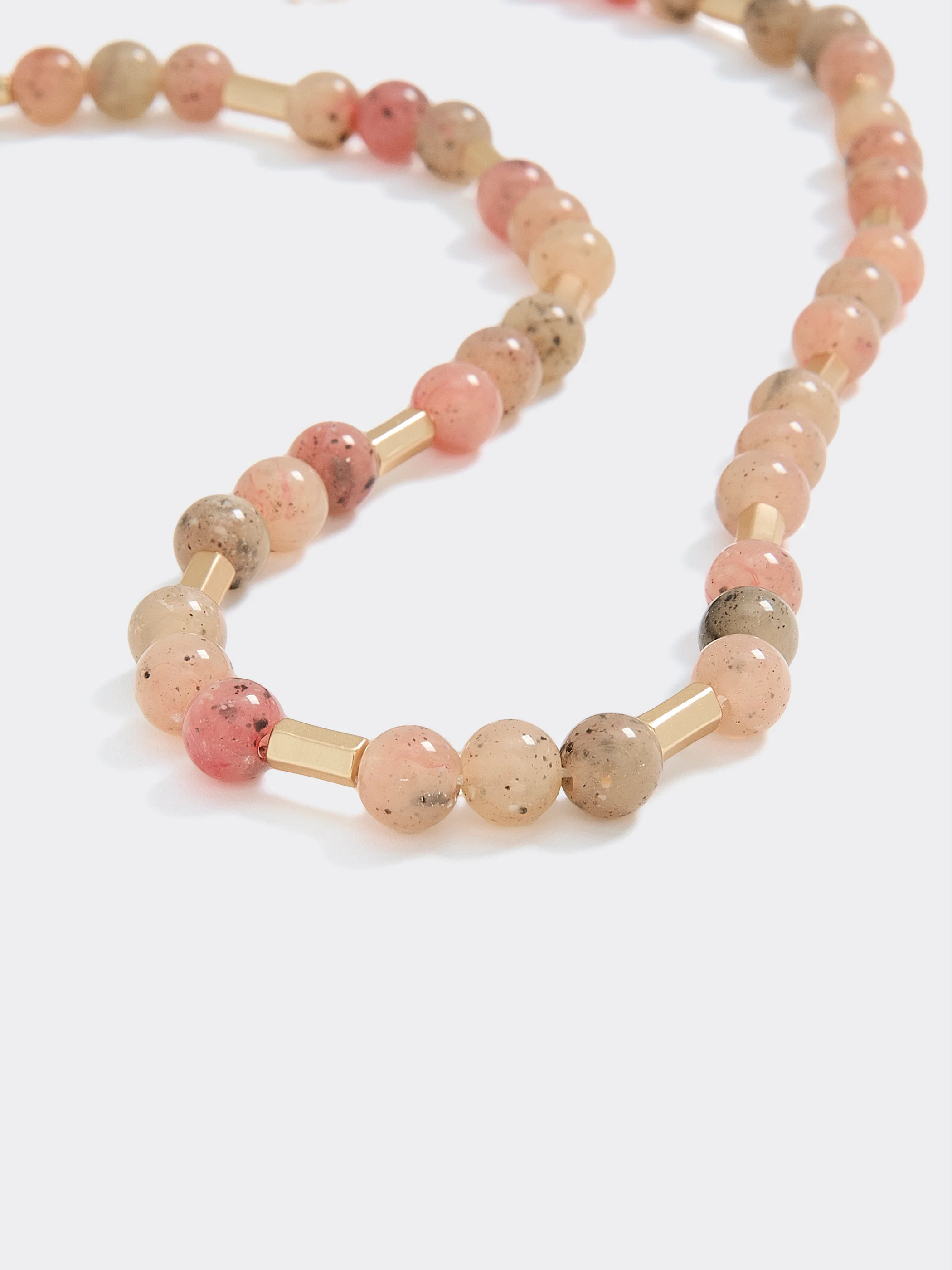 Short Necklace with Resin and Metal Beads