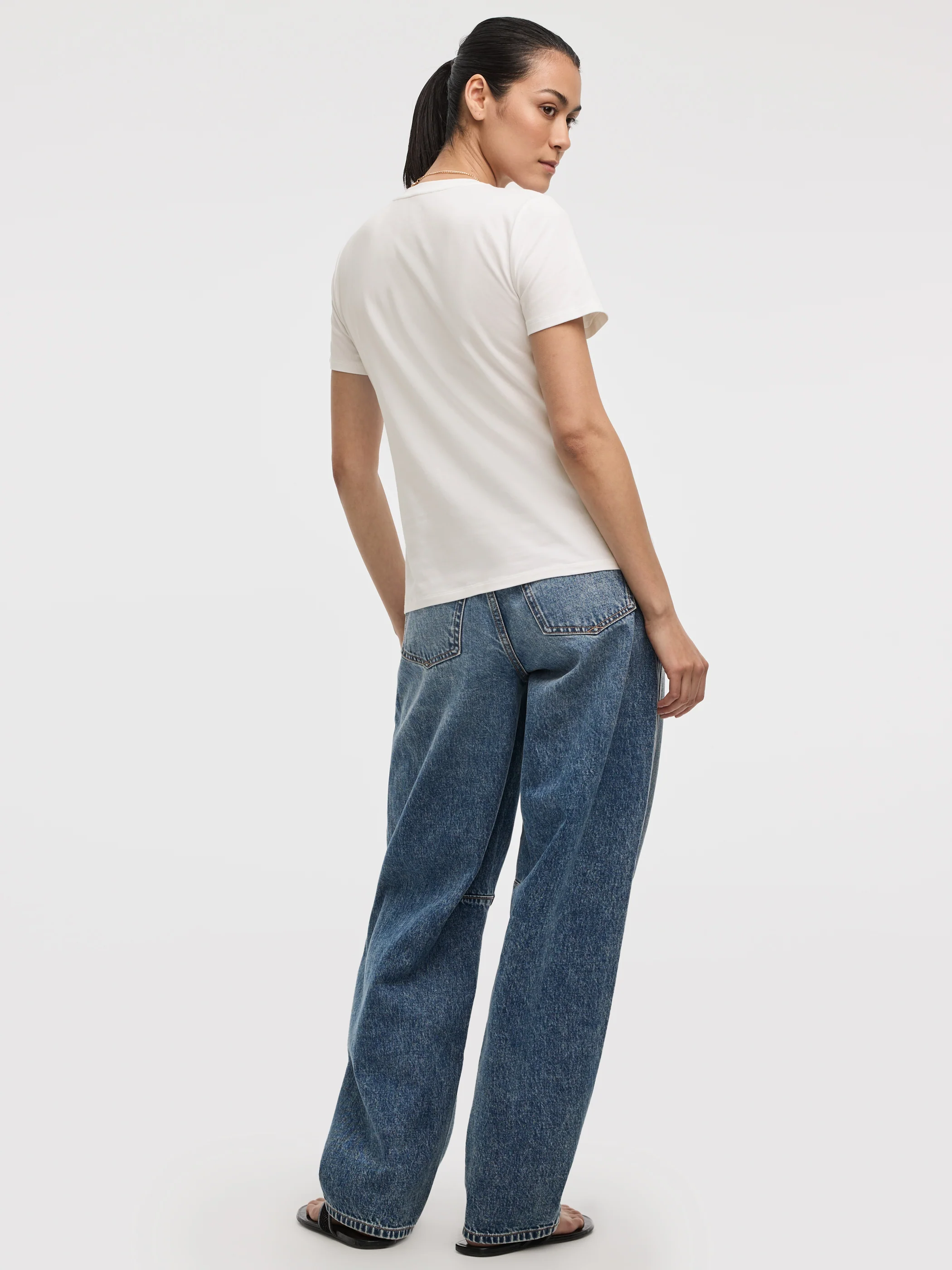 Crew-Neck Tee - R Essentials - Image 39