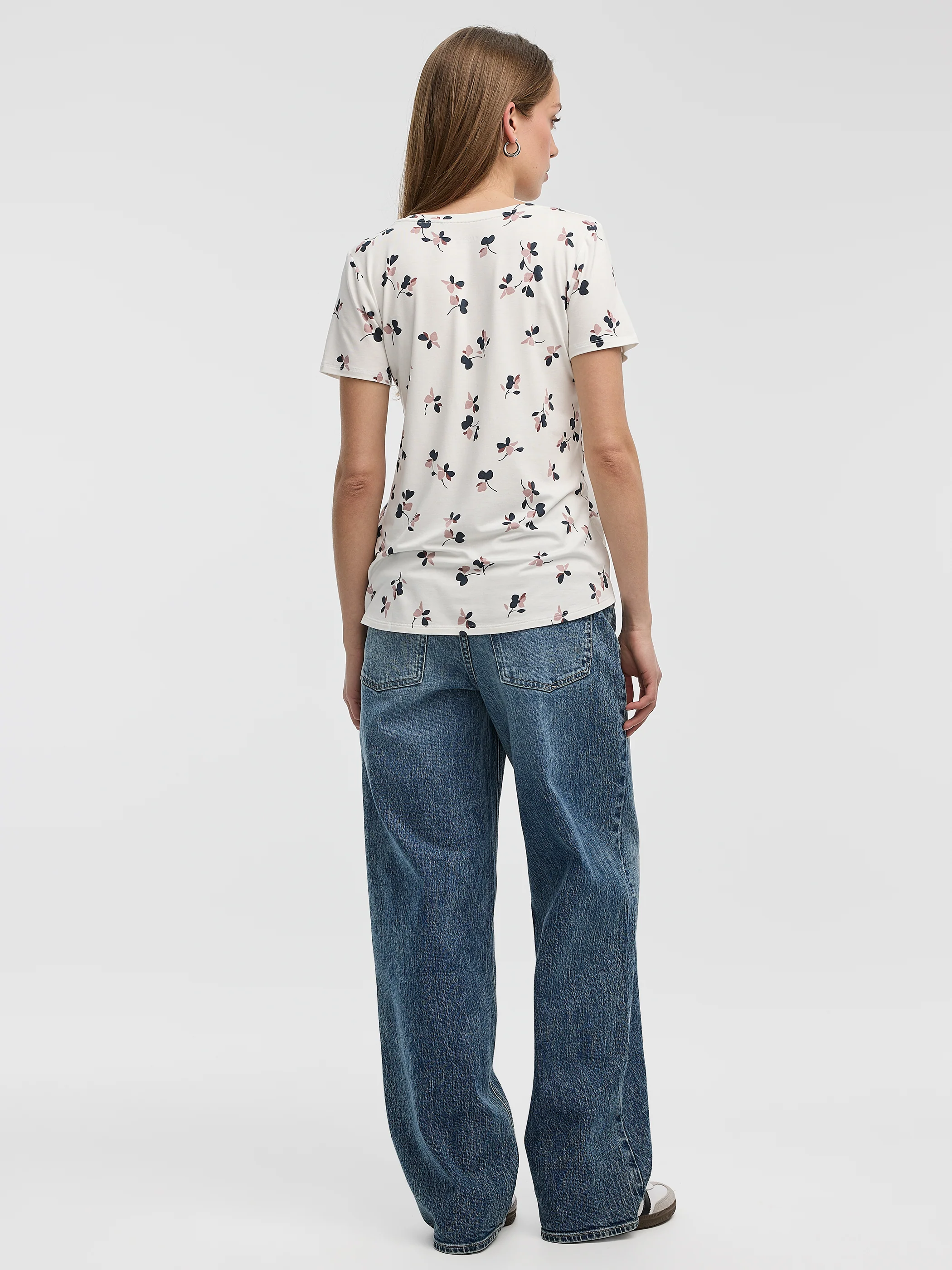 V-Neck Tee - R Essentials - Image 11