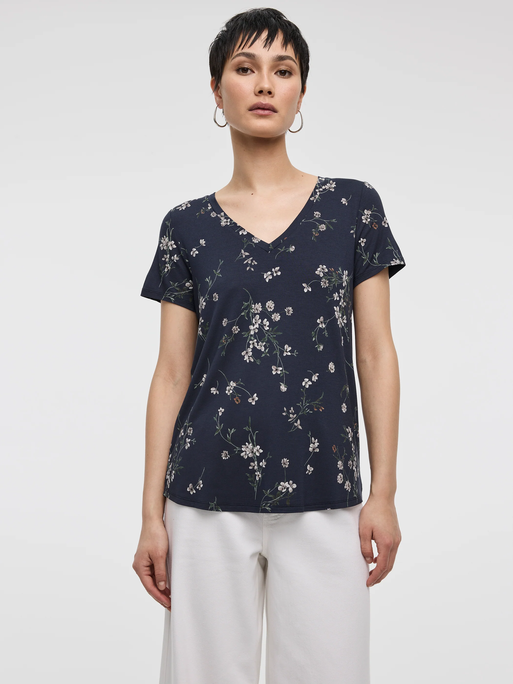 V-Neck Tee - R Essentials - Image 13