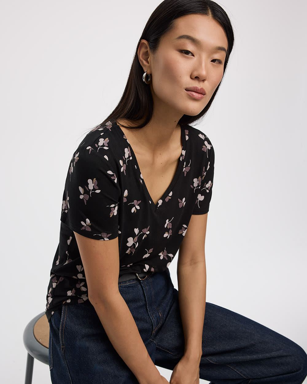 V-Neck Tee - R Essentials - Image 7