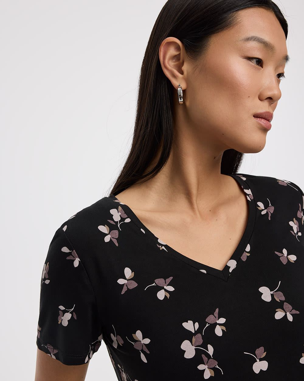 V-Neck Tee - R Essentials - Image 8