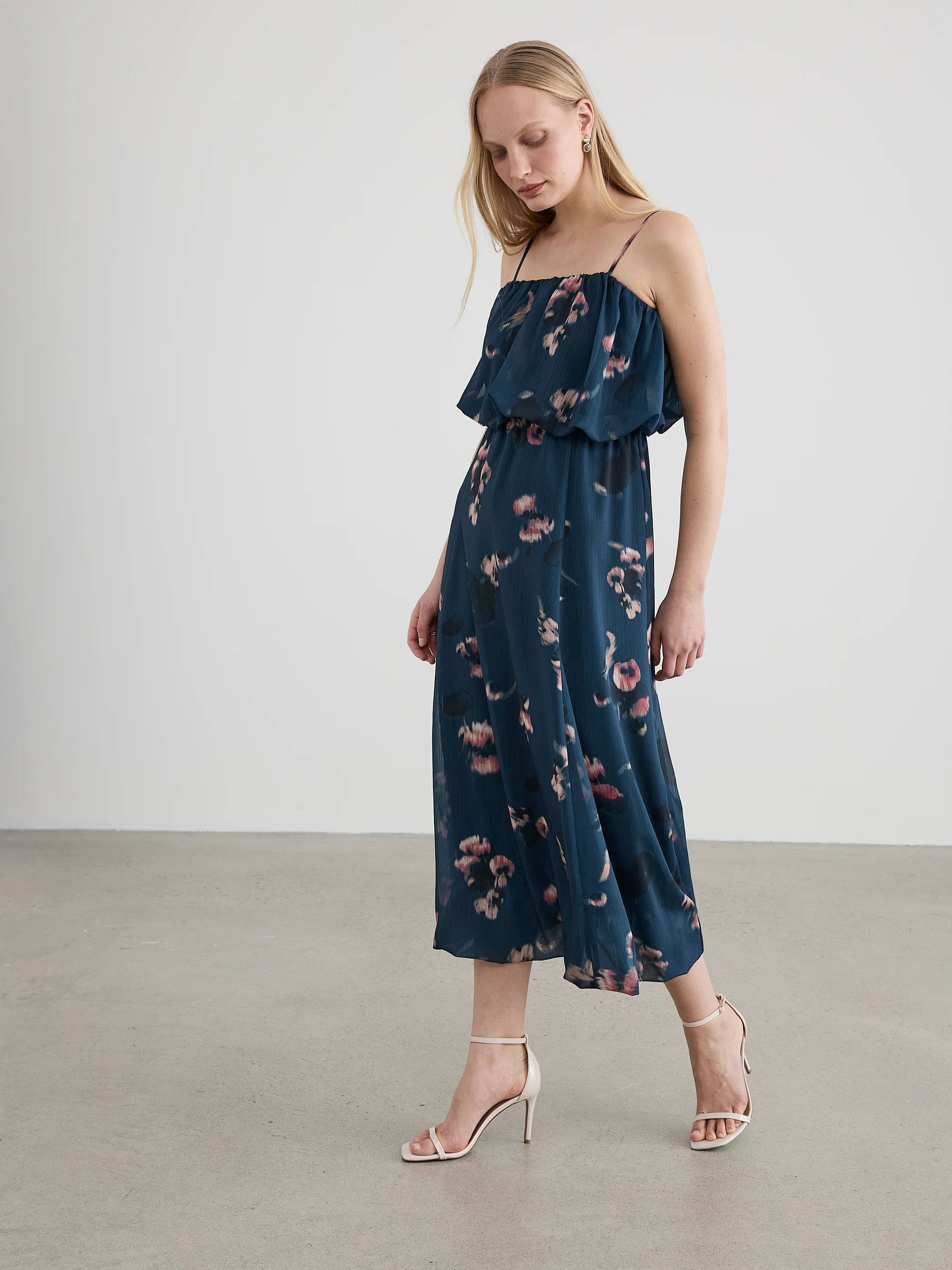 Sleeveless Bubble Maxi Dress - Image 4