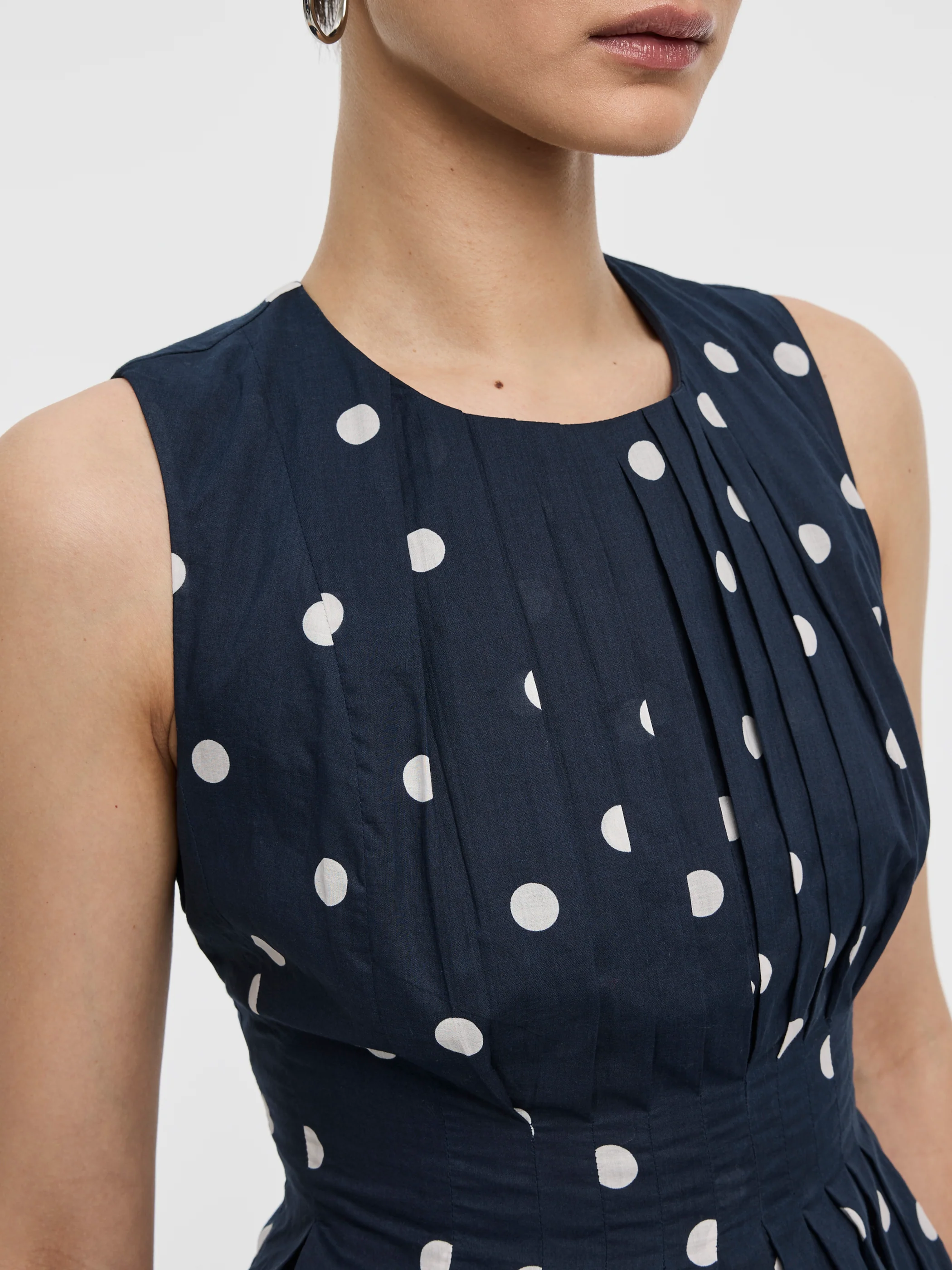 Sleeveless Crew-Neck Blouse with Pintucks - Image 2