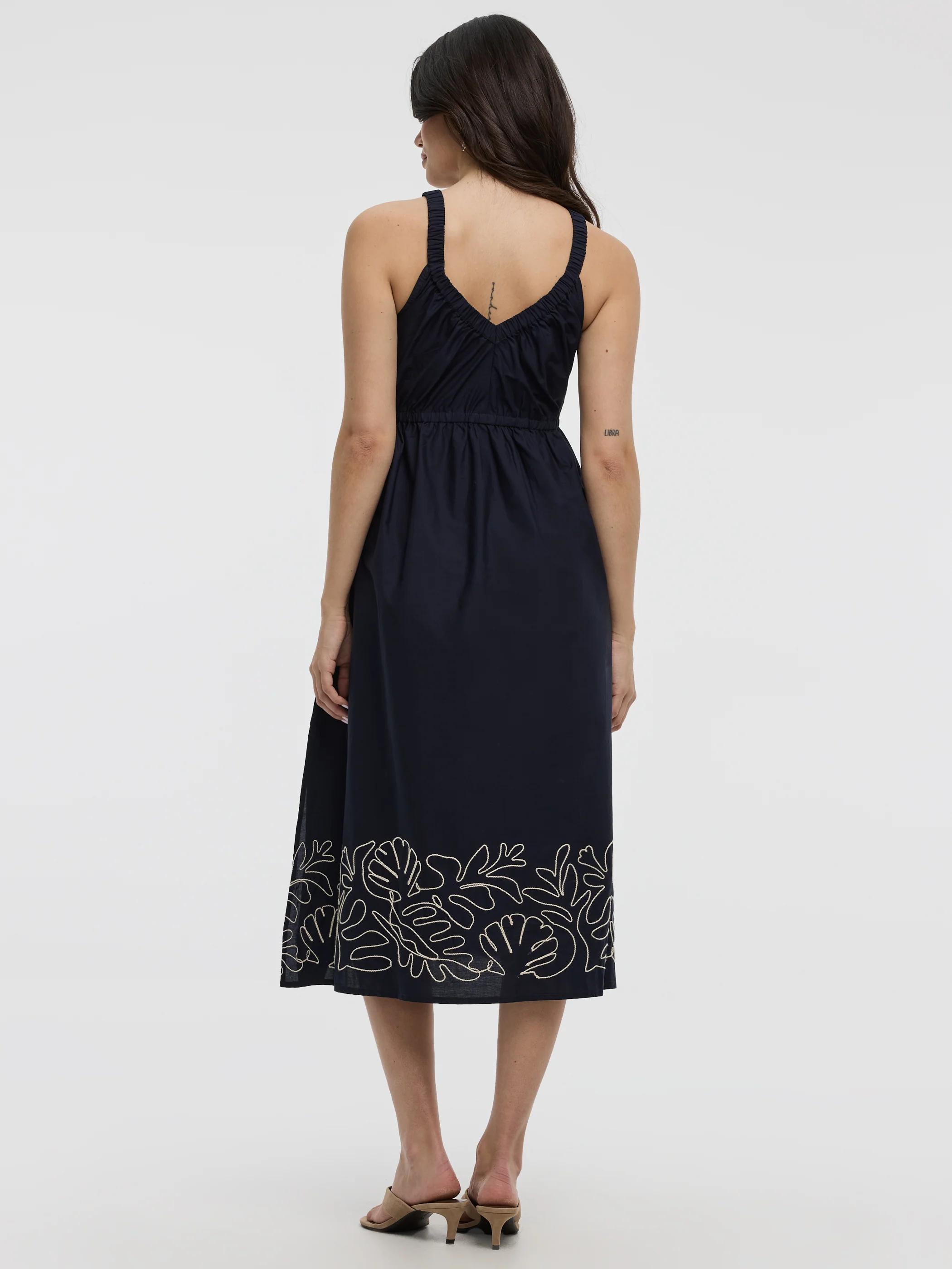 Sleeveless V-Neck Midi Dress with Soutache Embroideries - Image 3