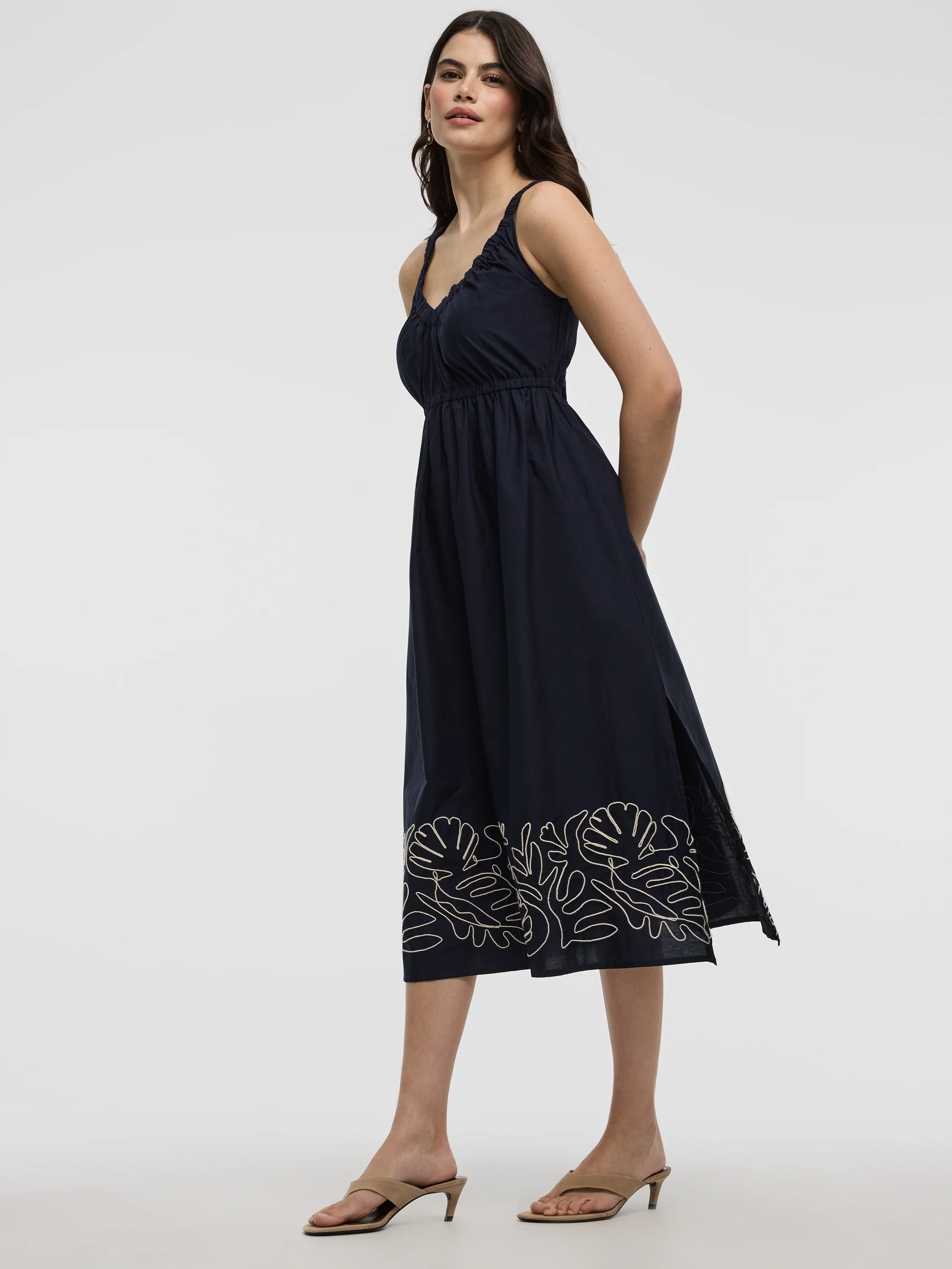 Sleeveless V-Neck Midi Dress with Soutache Embroideries - Image 4