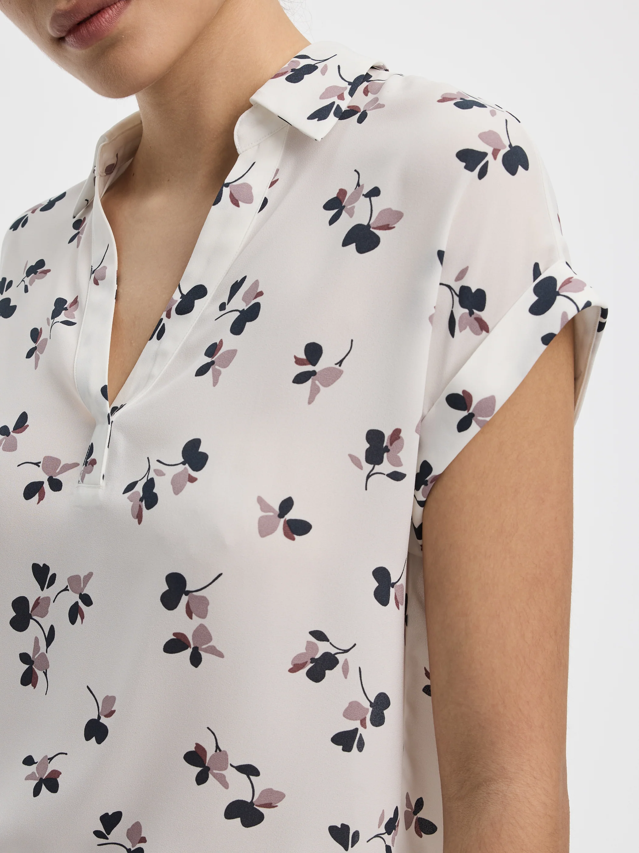 Extended-Sleeve V-Neck Flowy Blouse - R Essentials - Image 10