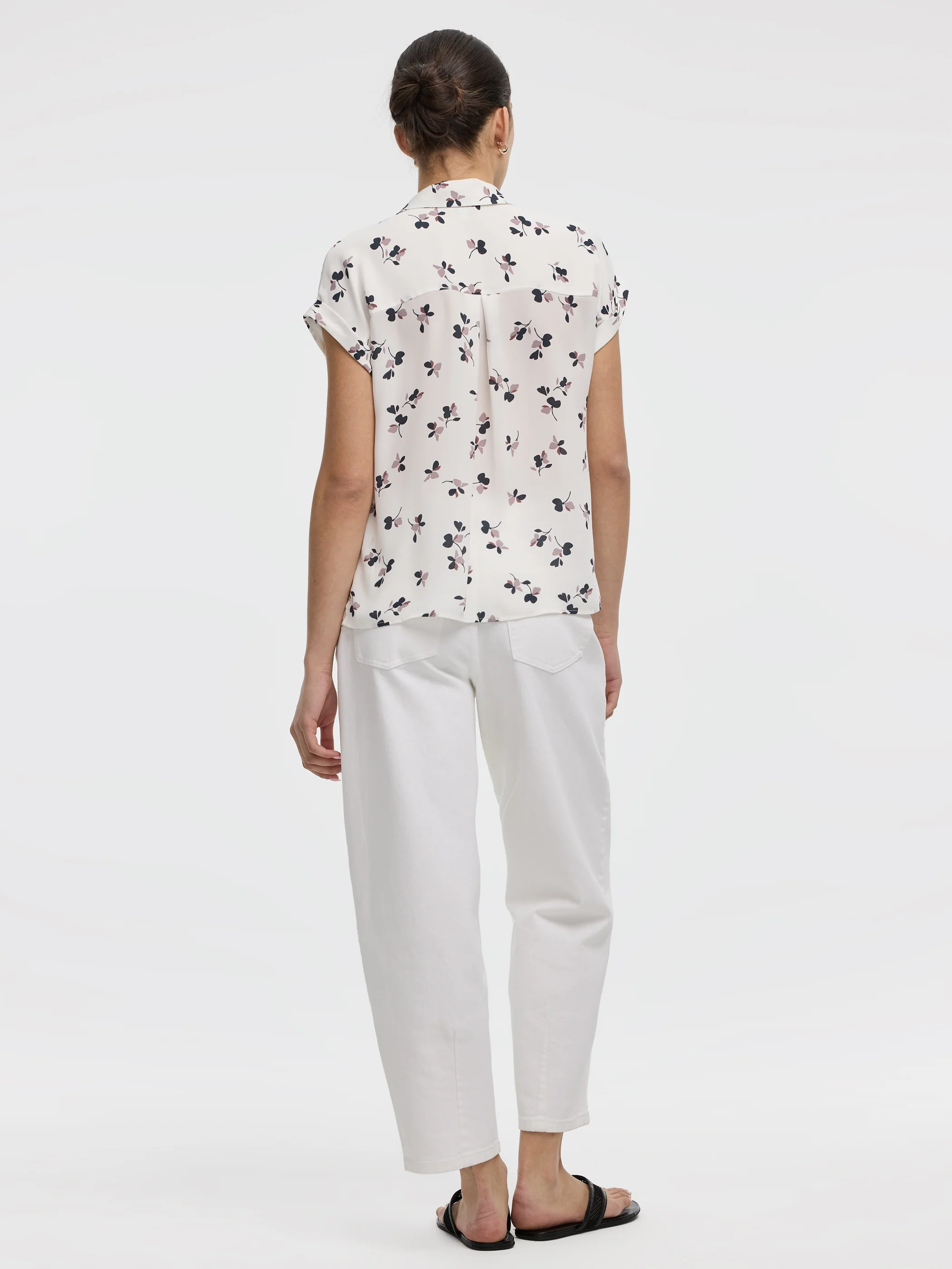 Extended-Sleeve V-Neck Flowy Blouse - R Essentials - Image 11