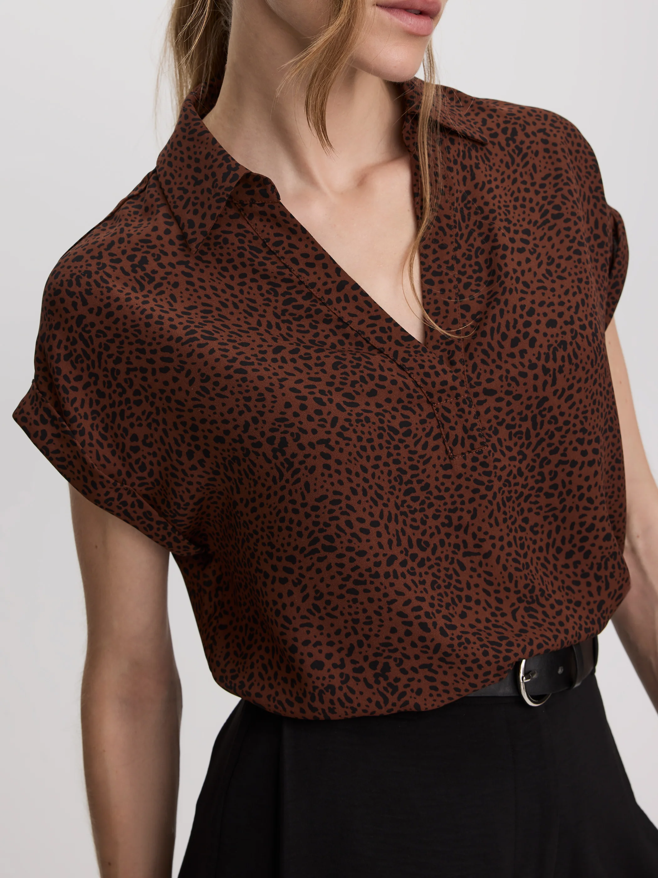 Extended-Sleeve V-Neck Flowy Blouse - R Essentials - Image 6
