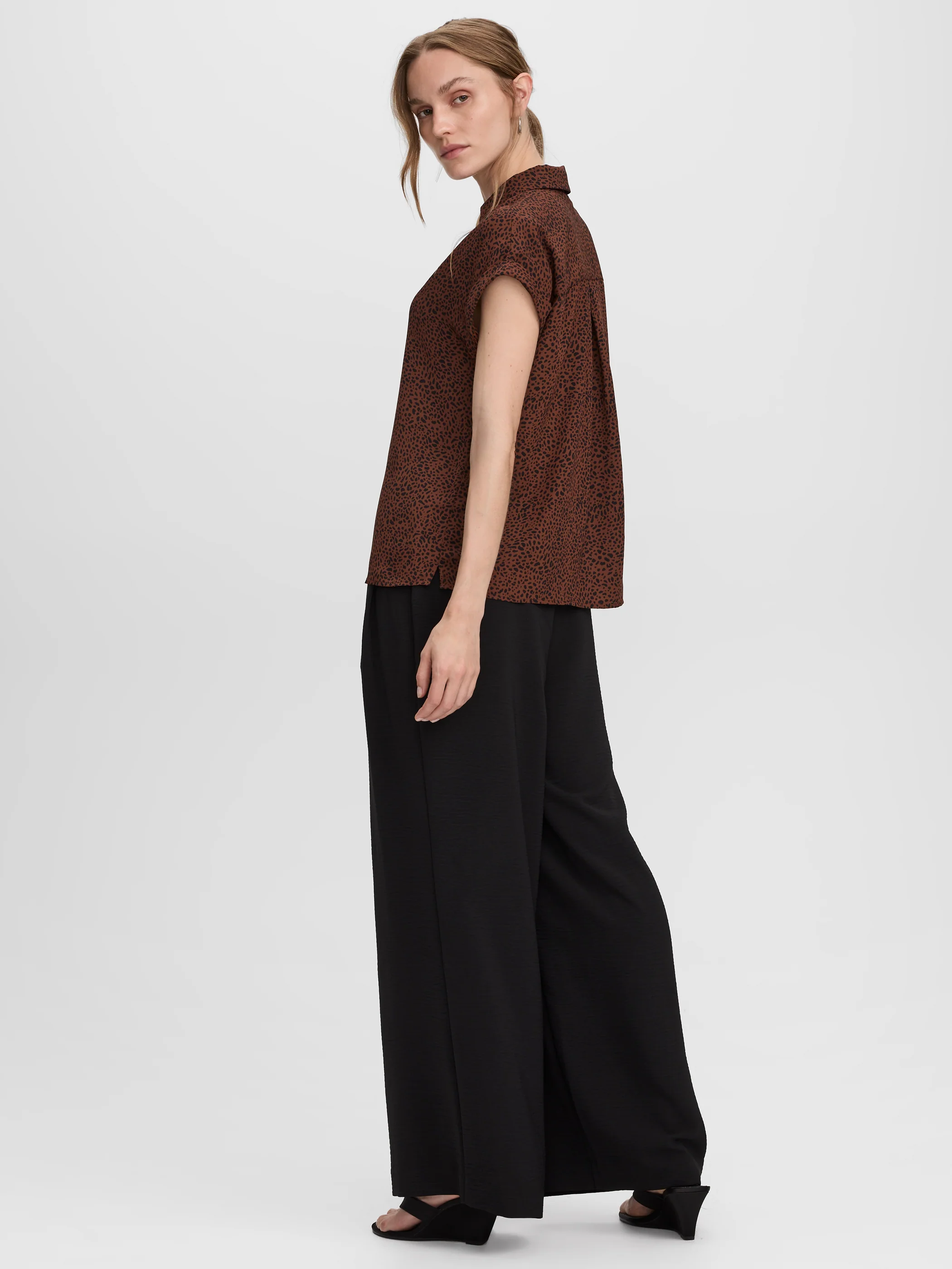 Extended-Sleeve V-Neck Flowy Blouse - R Essentials - Image 7