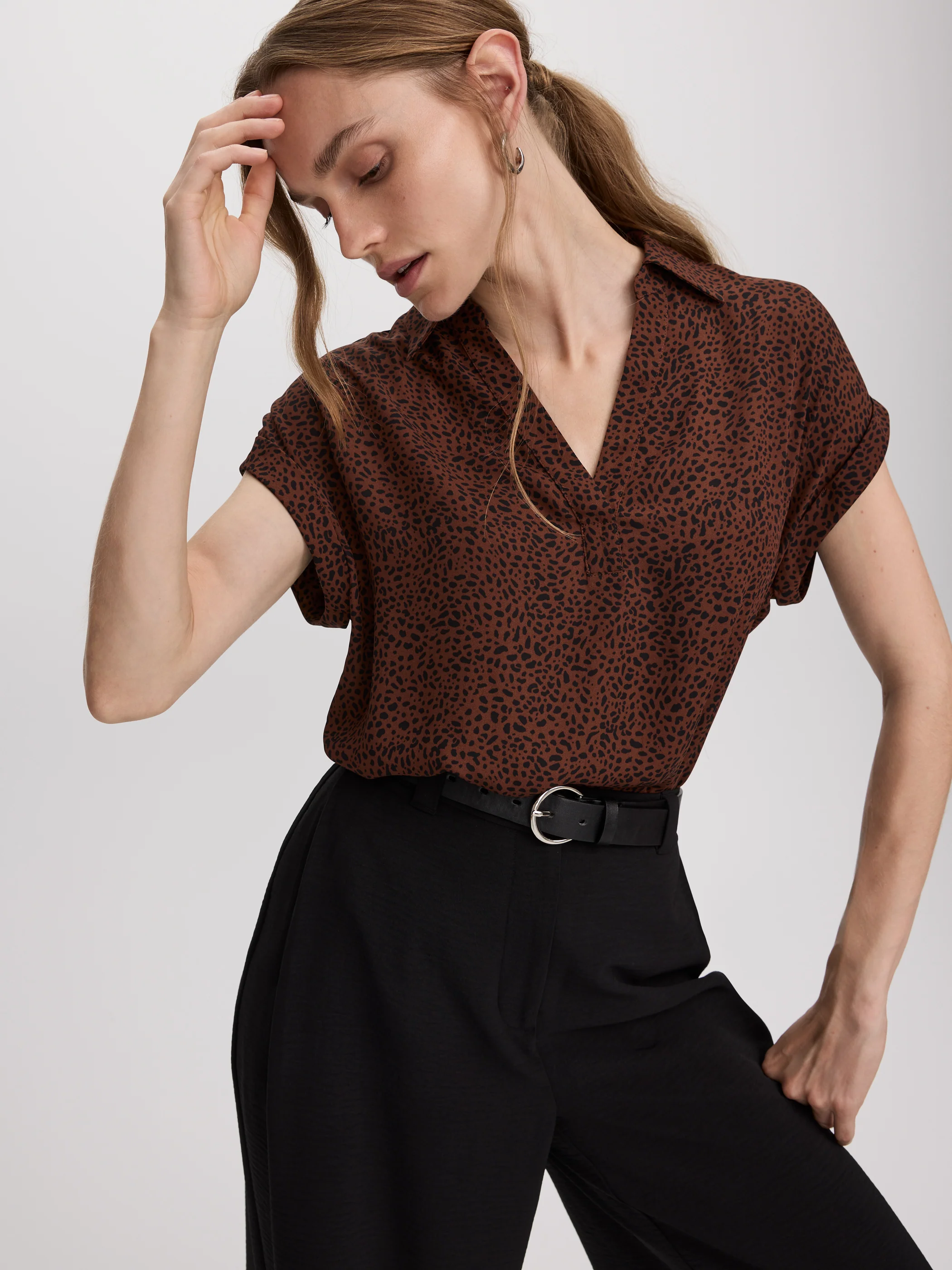 Extended-Sleeve V-Neck Flowy Blouse - R Essentials - Image 8