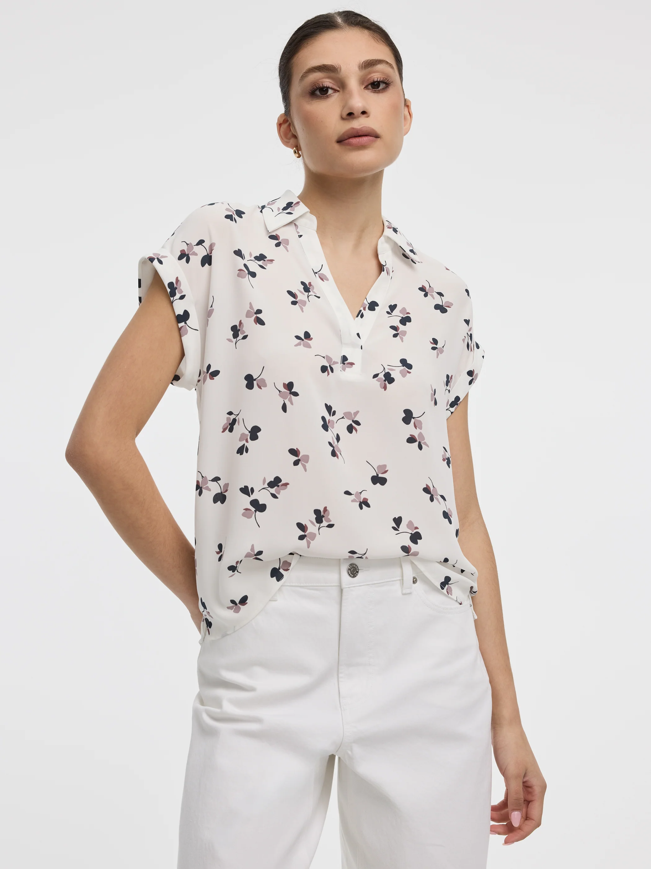 Extended-Sleeve V-Neck Flowy Blouse - R Essentials - Image 9