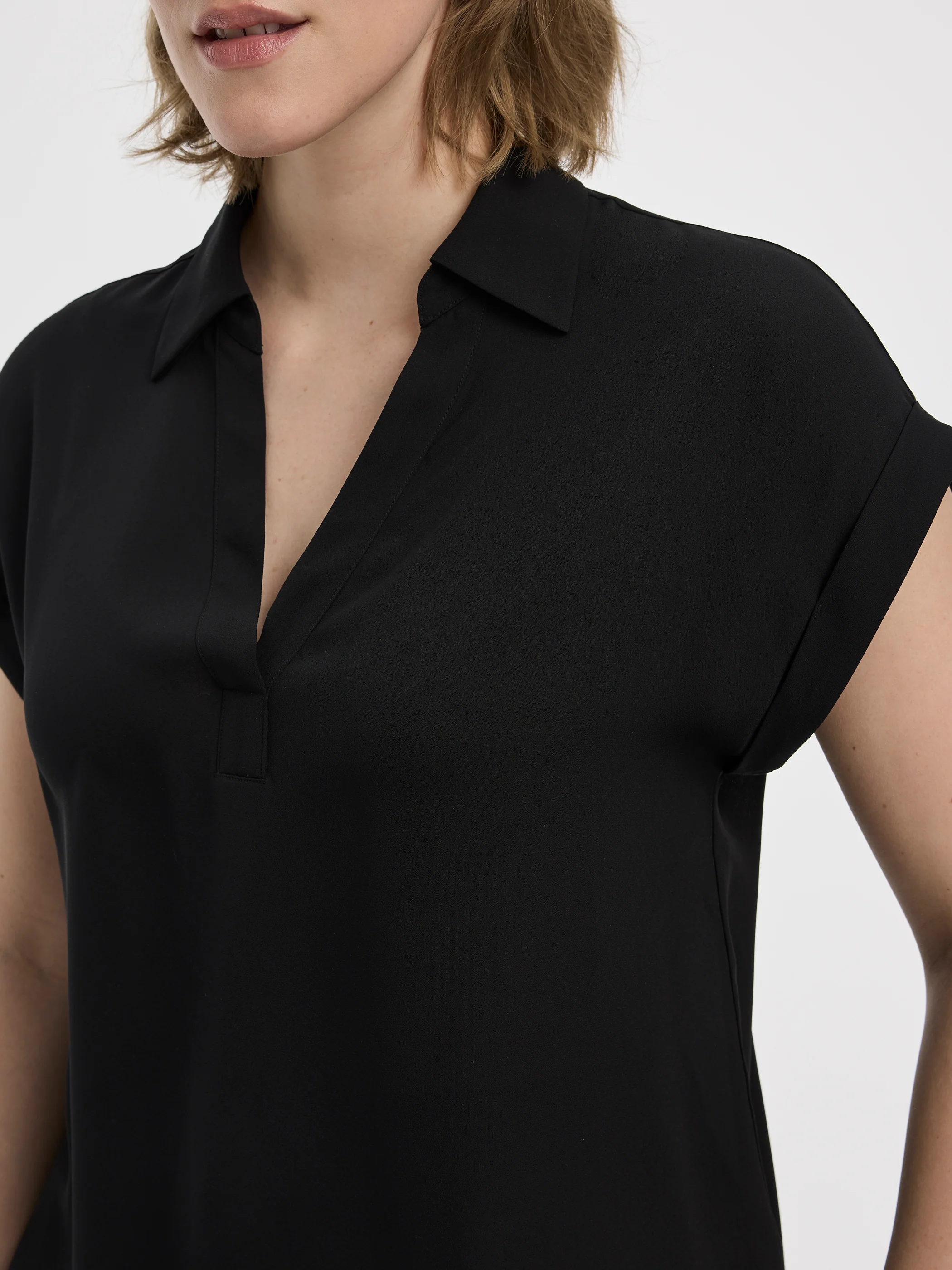 Extended-Sleeve Blouse with Johnny Collar - R Essentials - Image 4