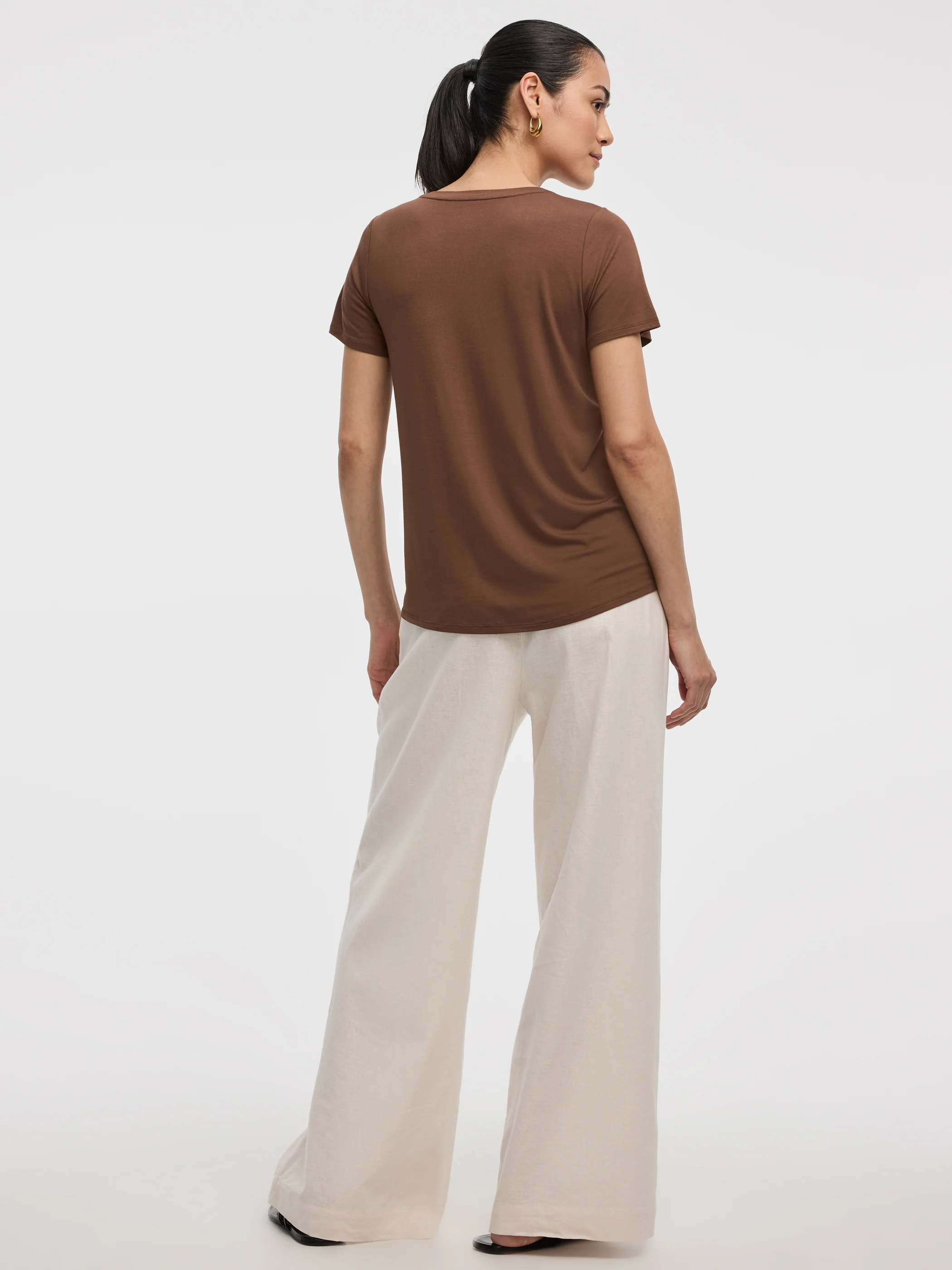V-Neck Tee - R Essentials - Image 3