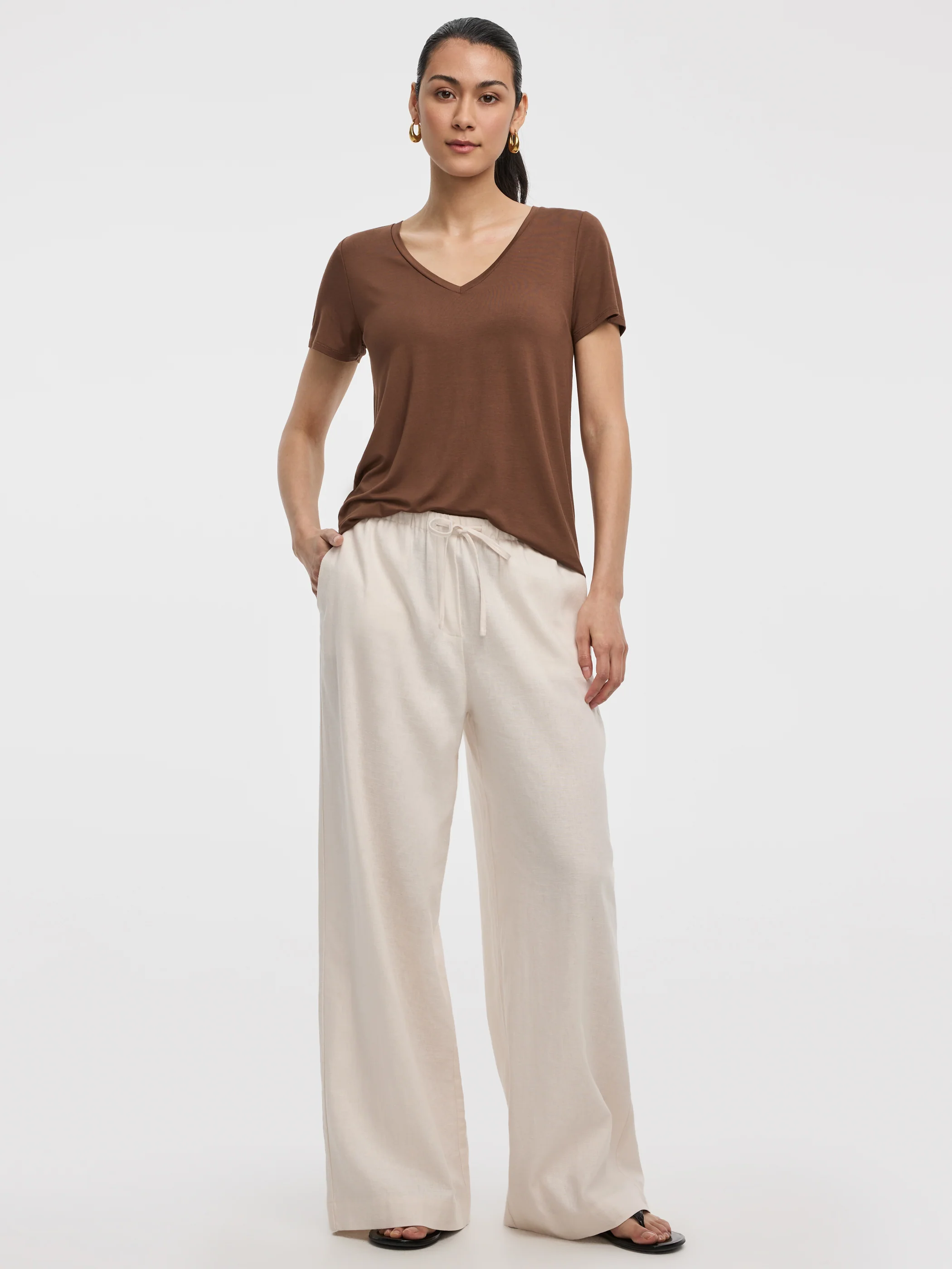 V-Neck Tee - R Essentials - Image 4