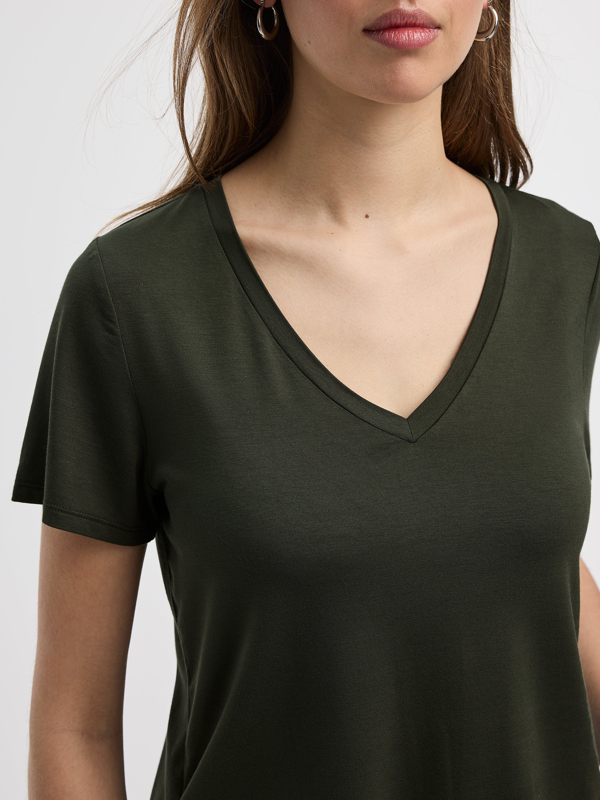V-Neck Tee - R Essentials - Image 6
