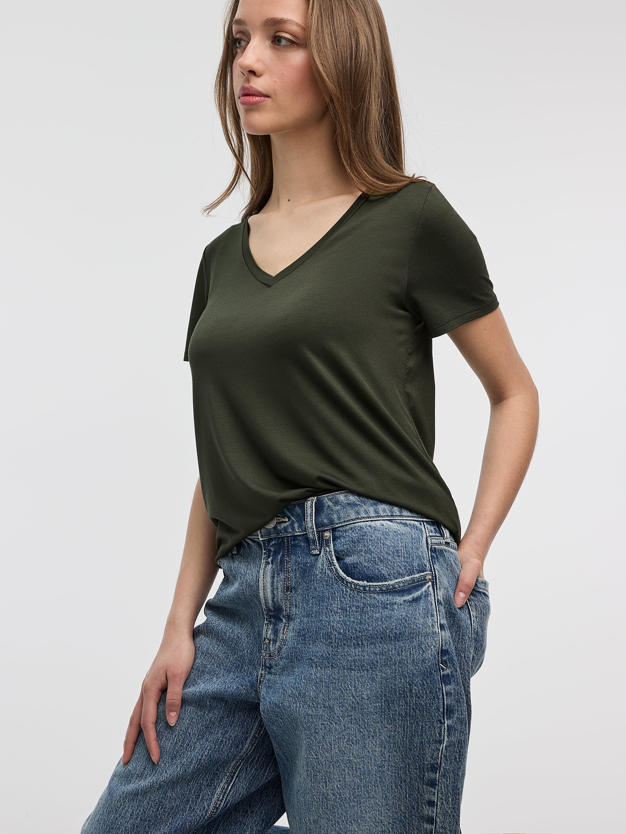 V-Neck Tee - R Essentials - Image 8