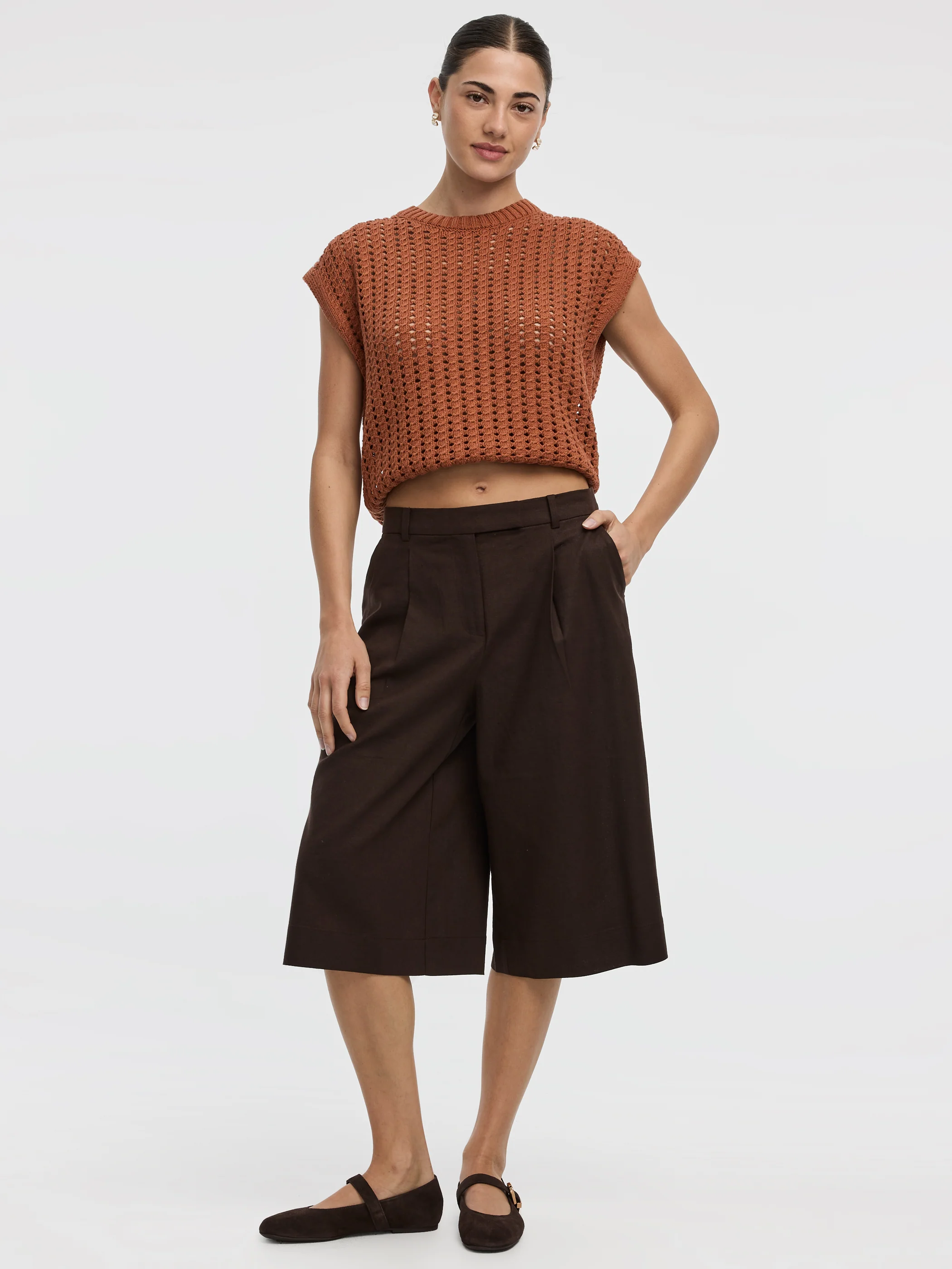 Linen-Blend Capri Pants