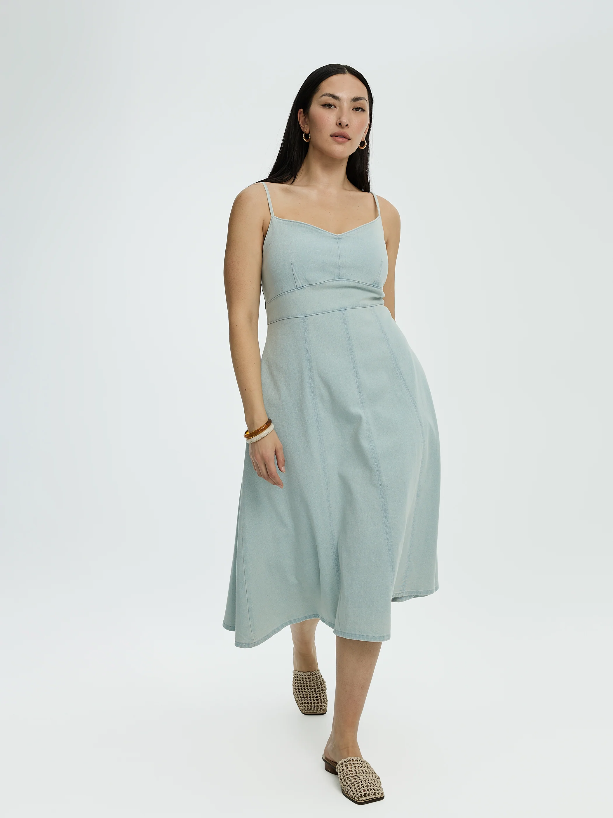 Sleeveless Denim Midi Dress with Sweetheart Neckline - Image 4