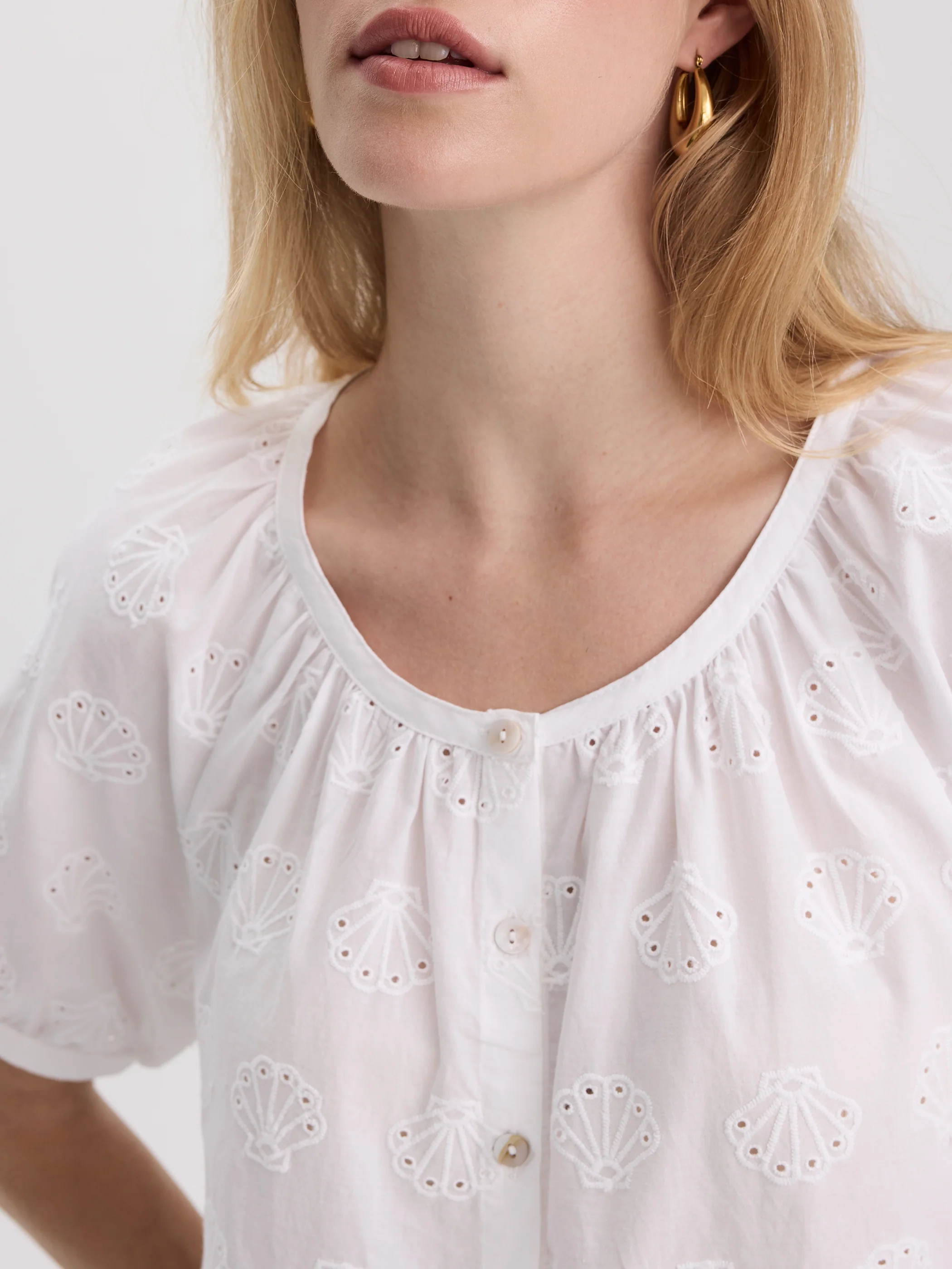 Short-Sleeve Scoop-Neck Loose Blouse - Image 2