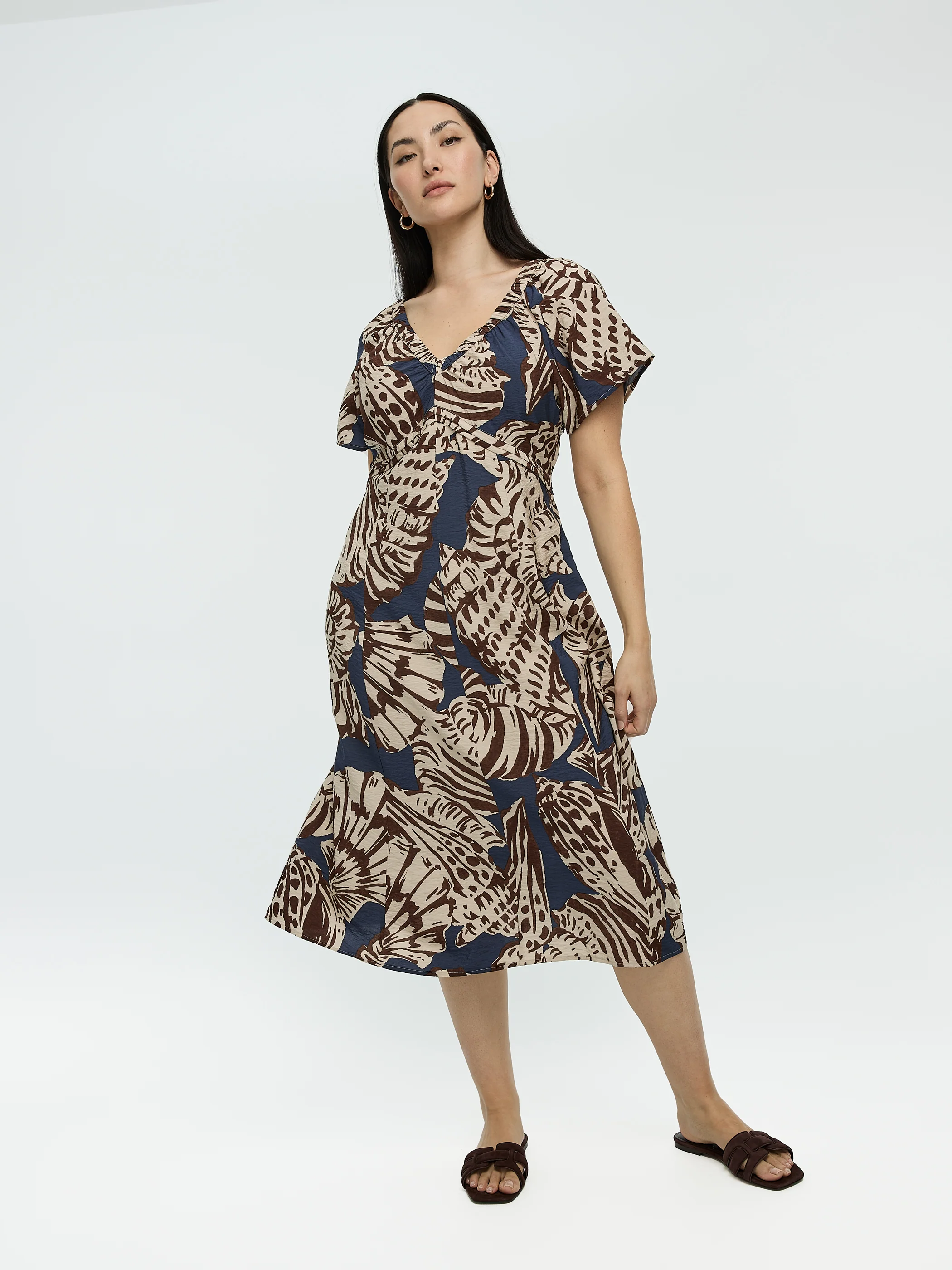 Short-Sleeve Midi Dress with V Neckline - Image 4