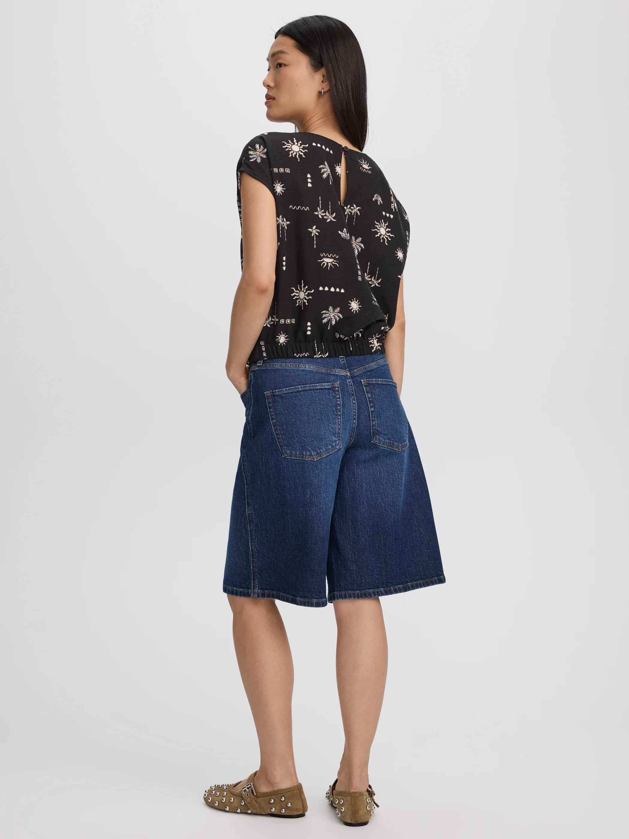 Extended-Sleeve Crew-Neck Blouse with Elasticated Hem - Image 3